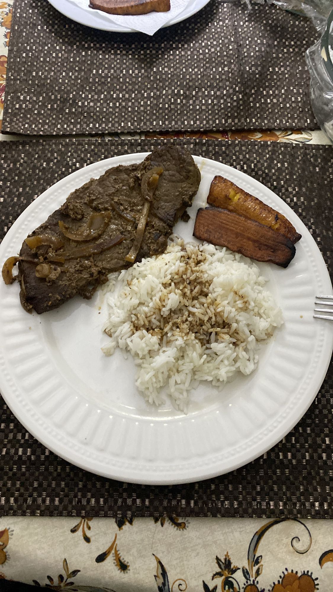 Carne, arroz y plátano