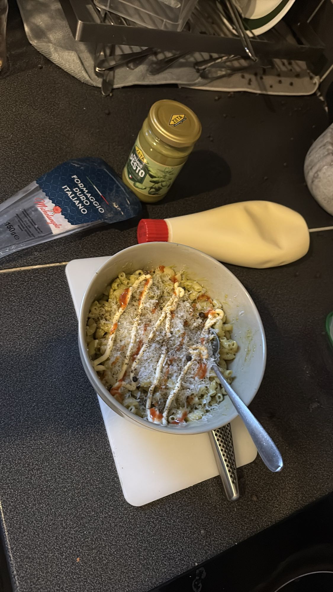 Pestopasta med ost & majonnäs