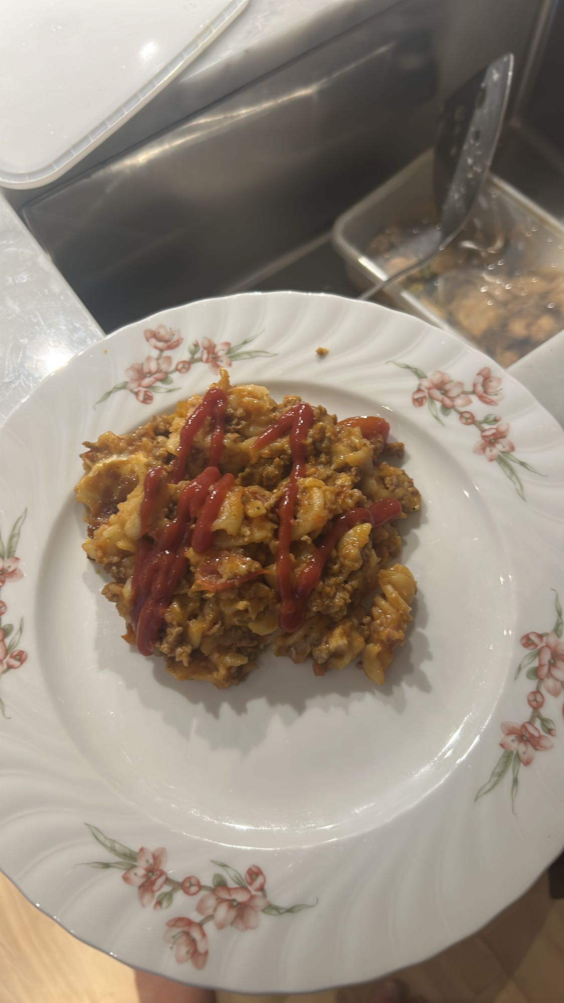 Makaronilåda med ketchup