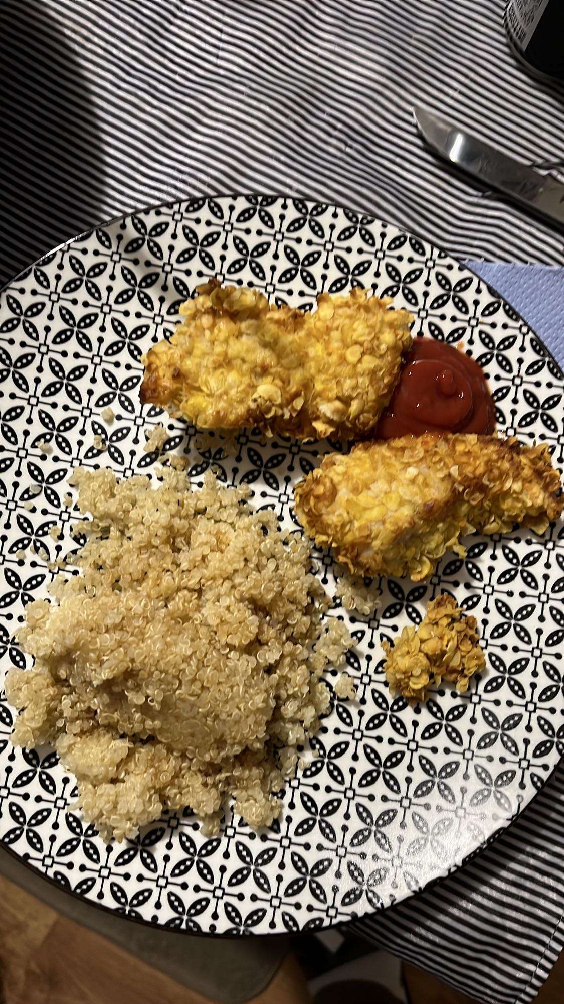 Пилешко с киноа и кетчуп