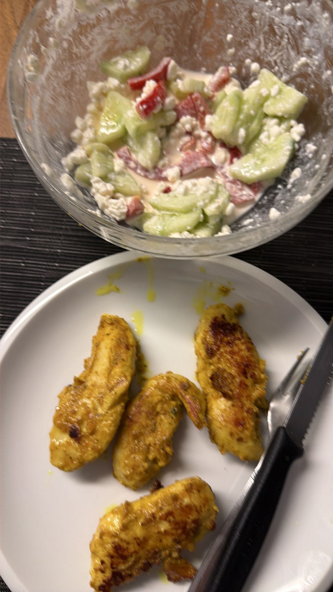 Gegrilltes Hähnchen mit Salat