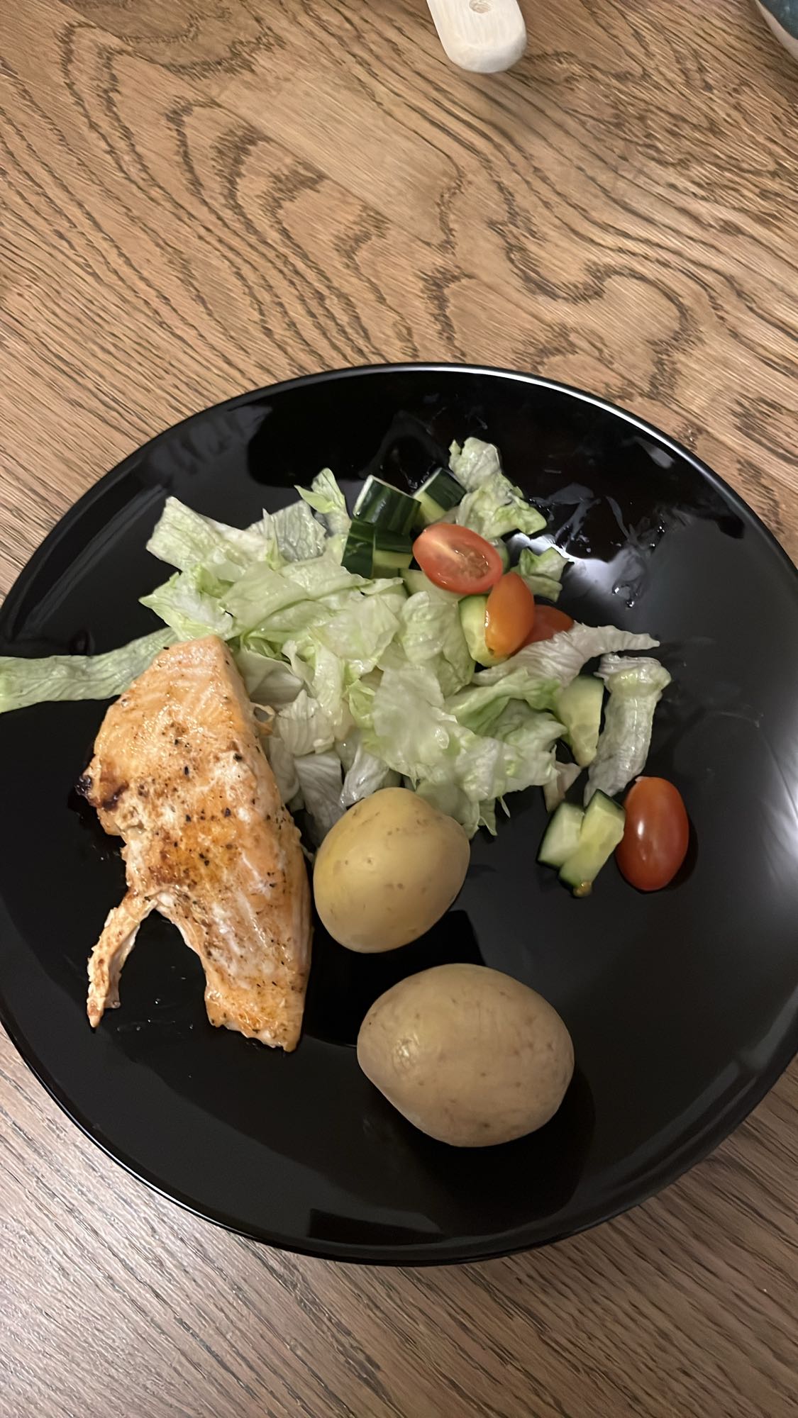 Kyckling med potatis och sallad