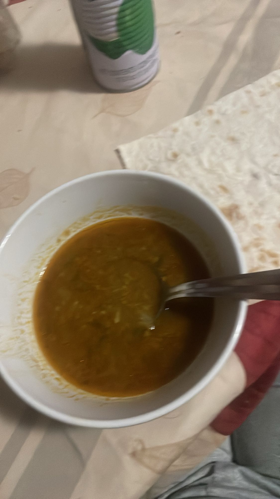 Soupe de lentilles et pain