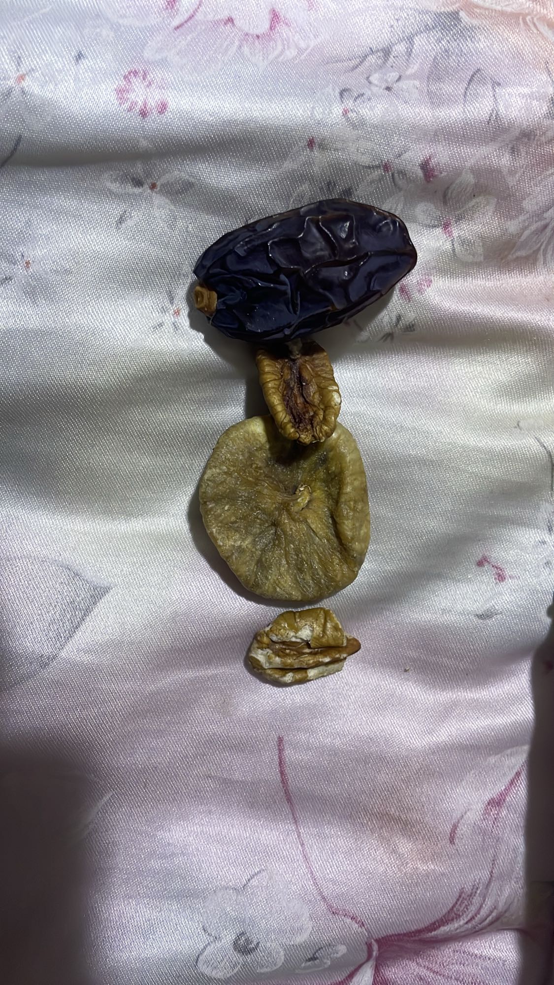 Dried fruit and walnut snack