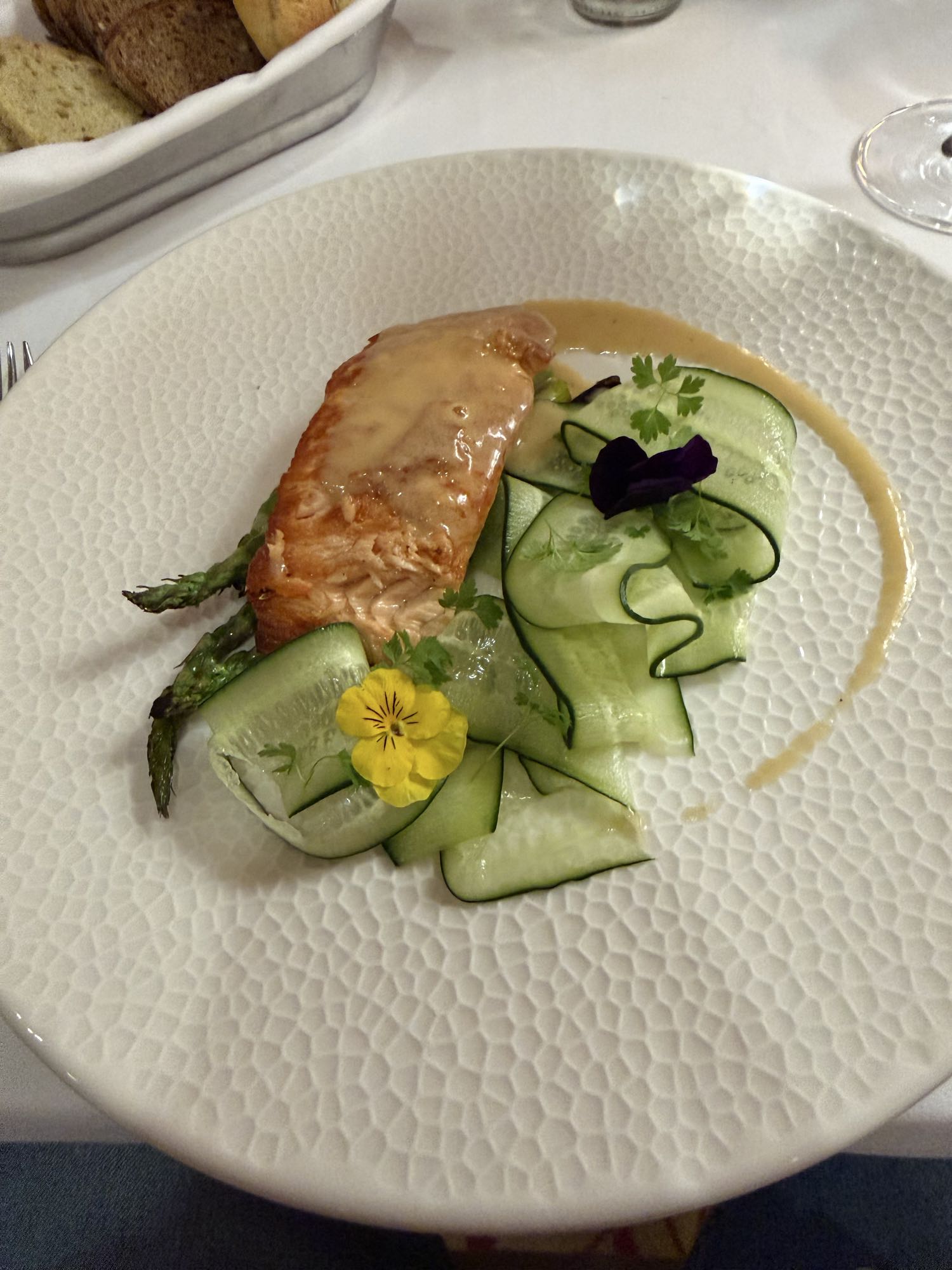 Saumon et légumes frais