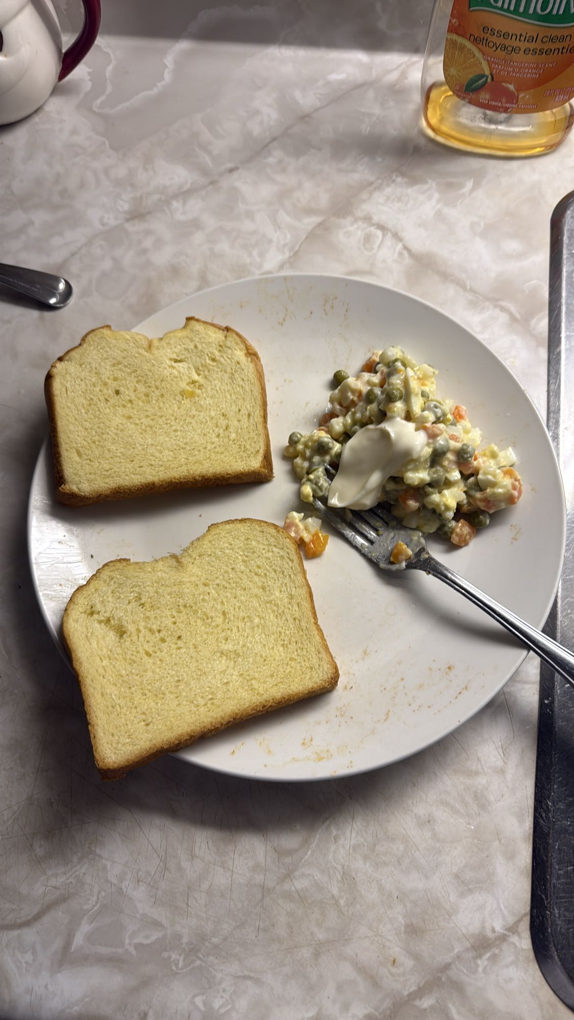 Pain et salade russe