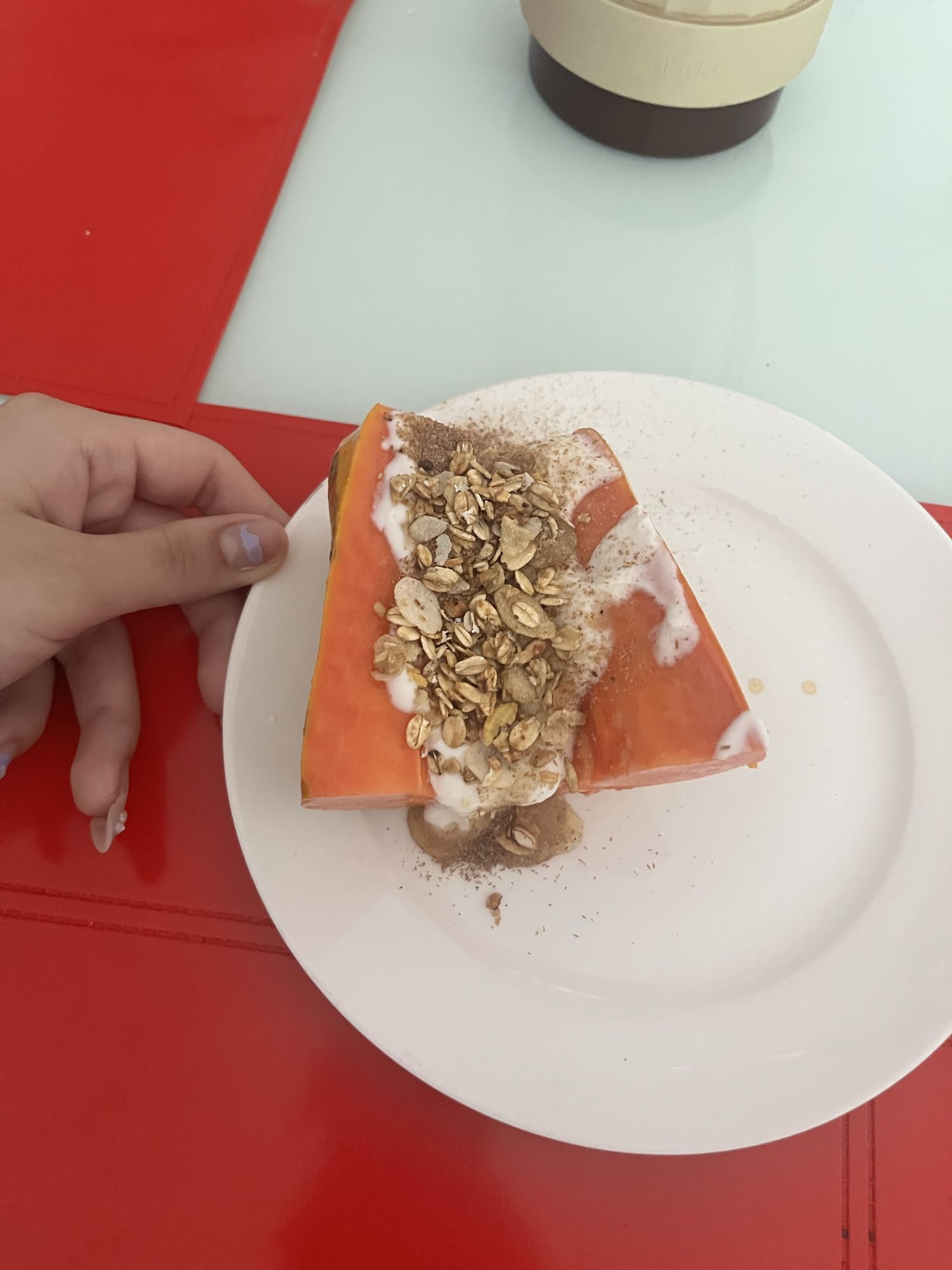 Mamão com granola e iogurte