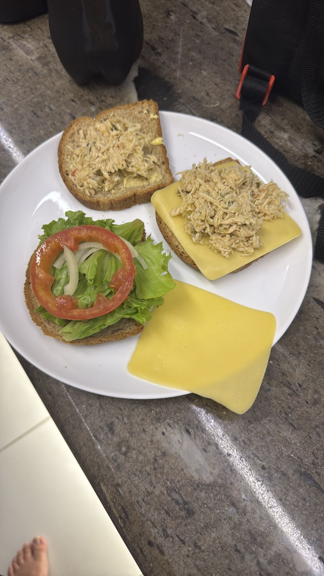 Sanduíche de frango e queijo