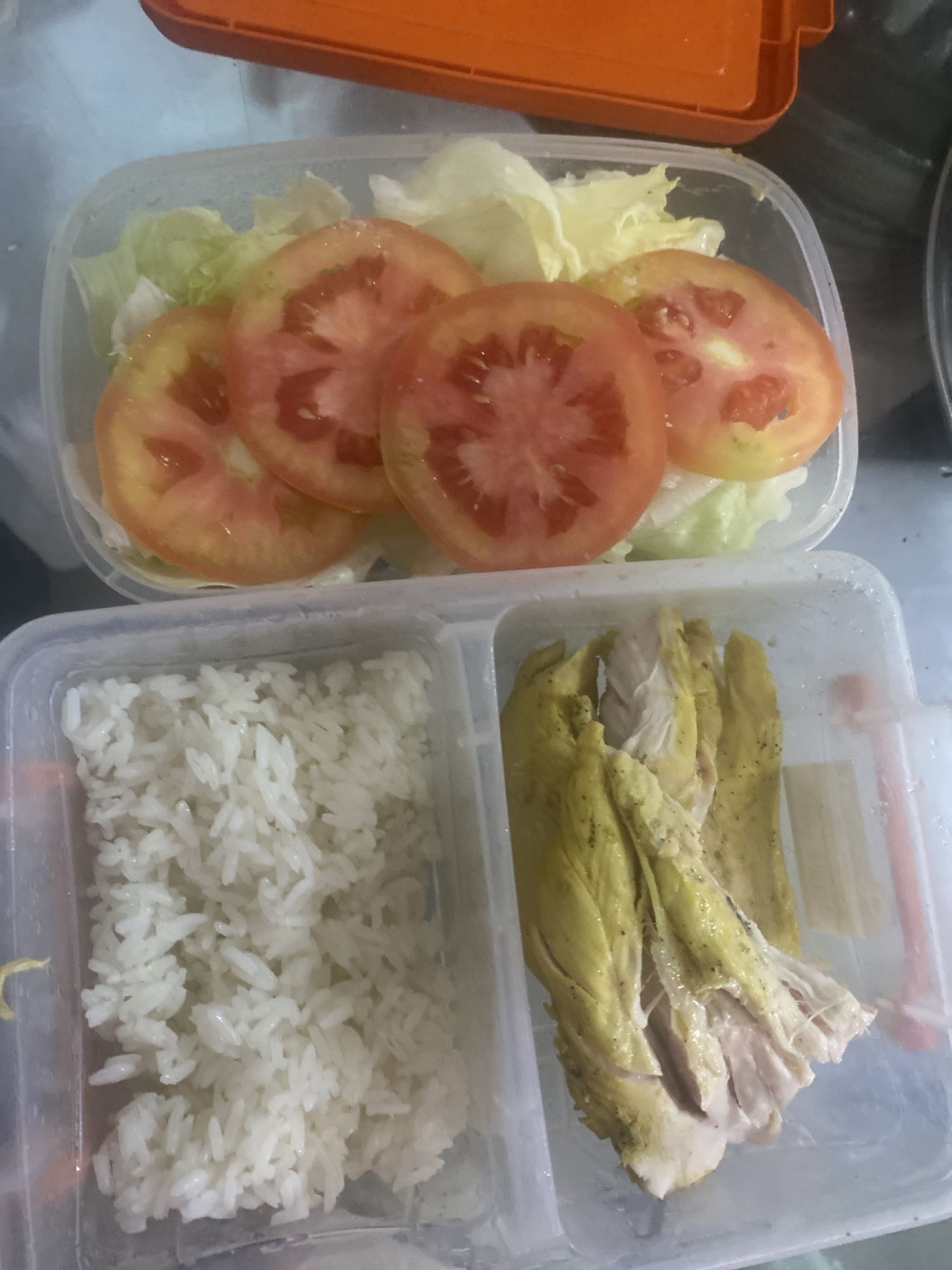 Pollo con arroz y ensalada