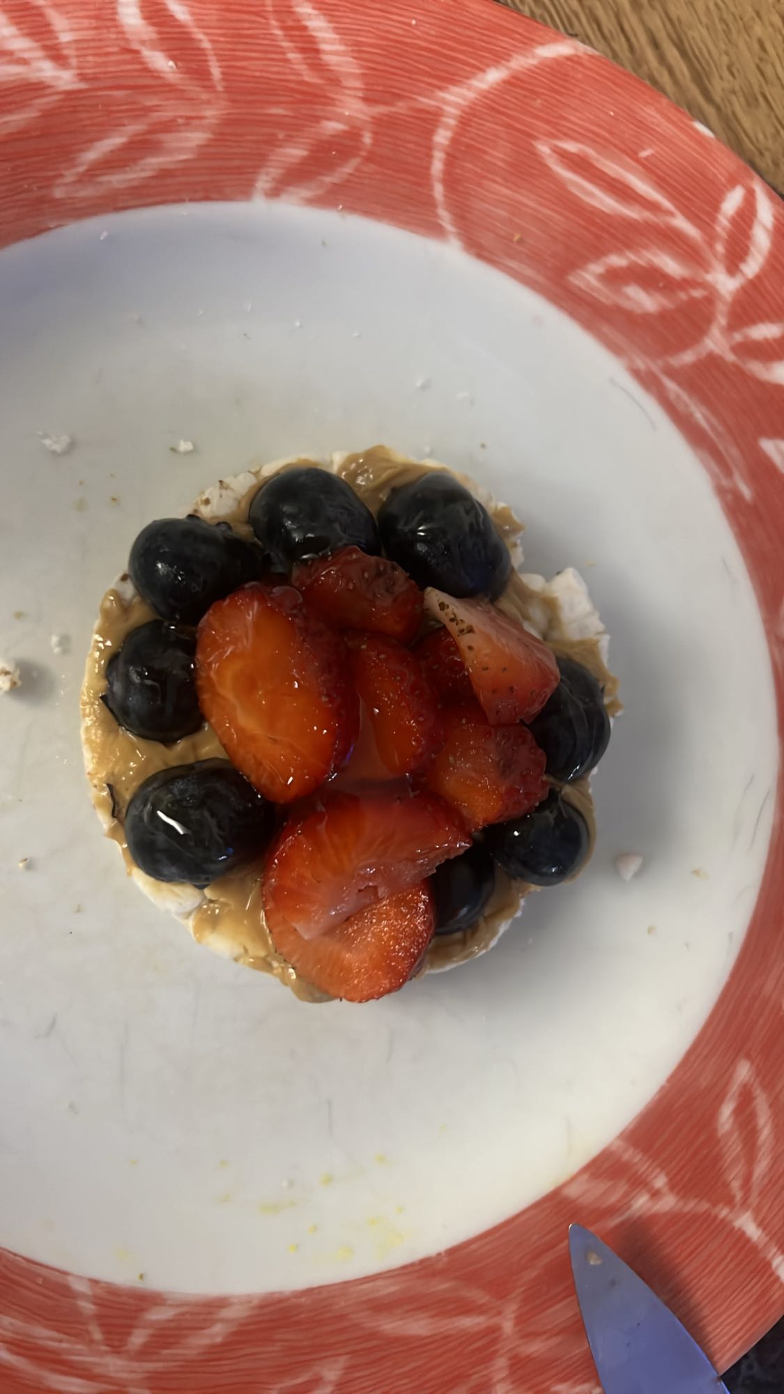 Arroz con mantequilla de maní y frutas