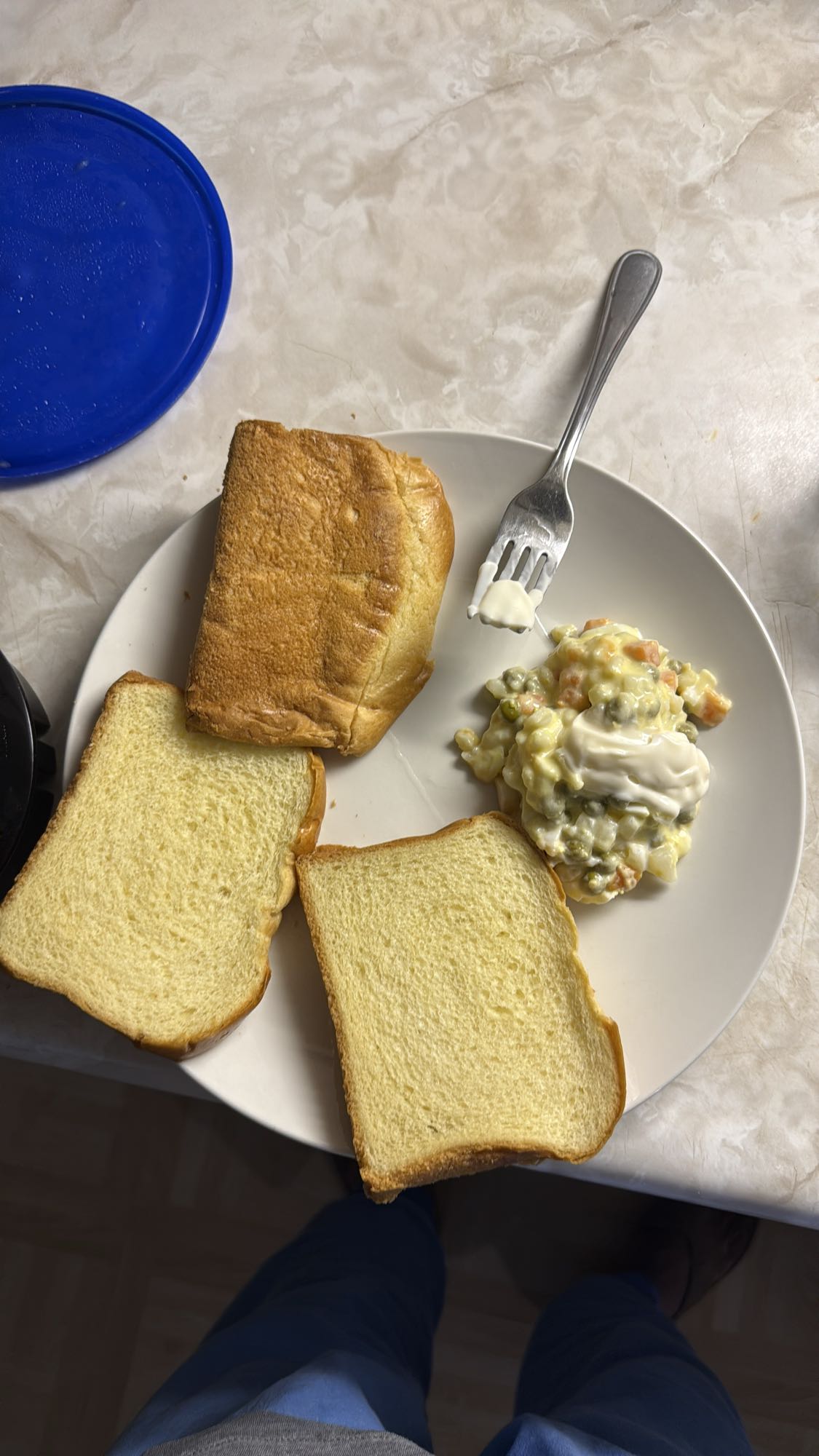 Pain et salade russe