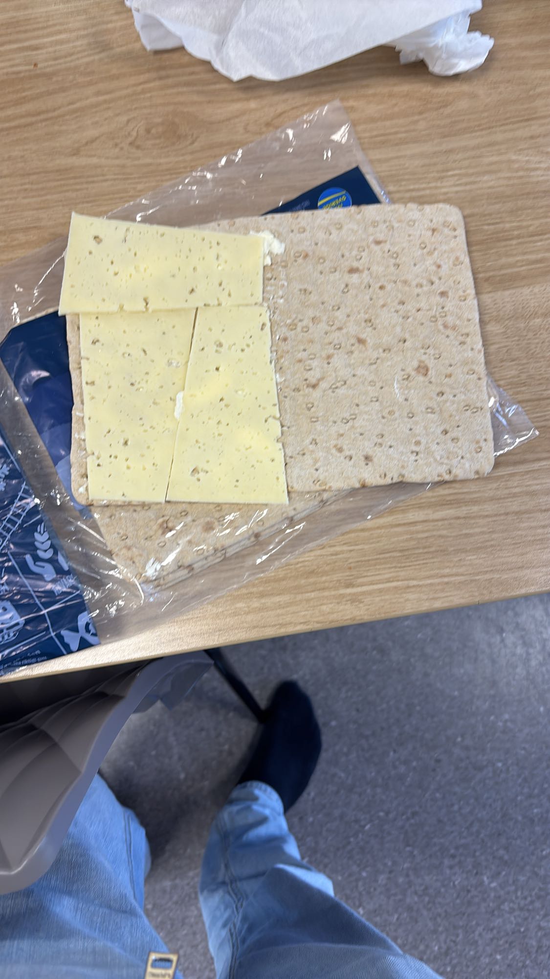 Ostsmörgås med tunnbröd