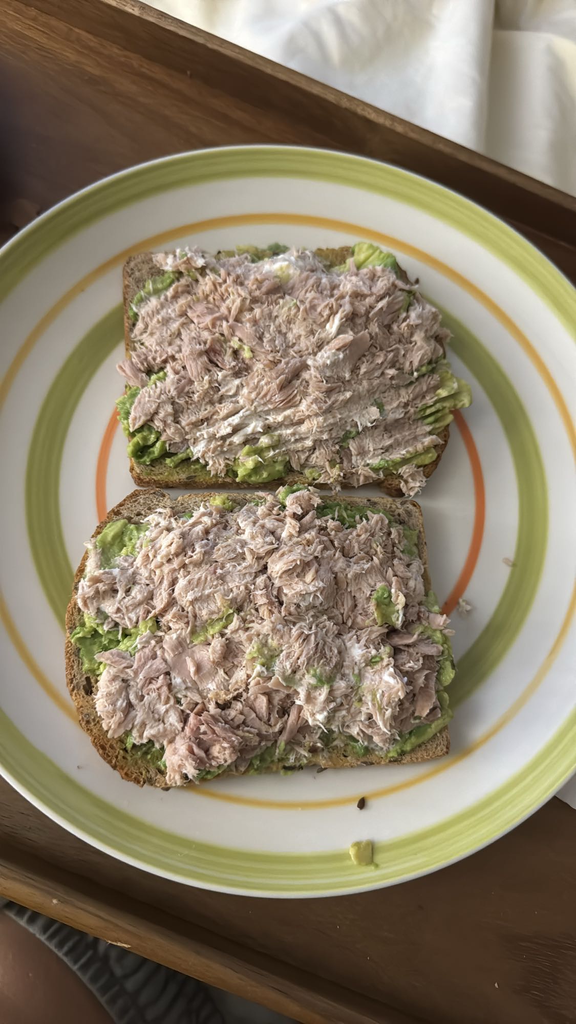 Tostadas de atún y aguacate