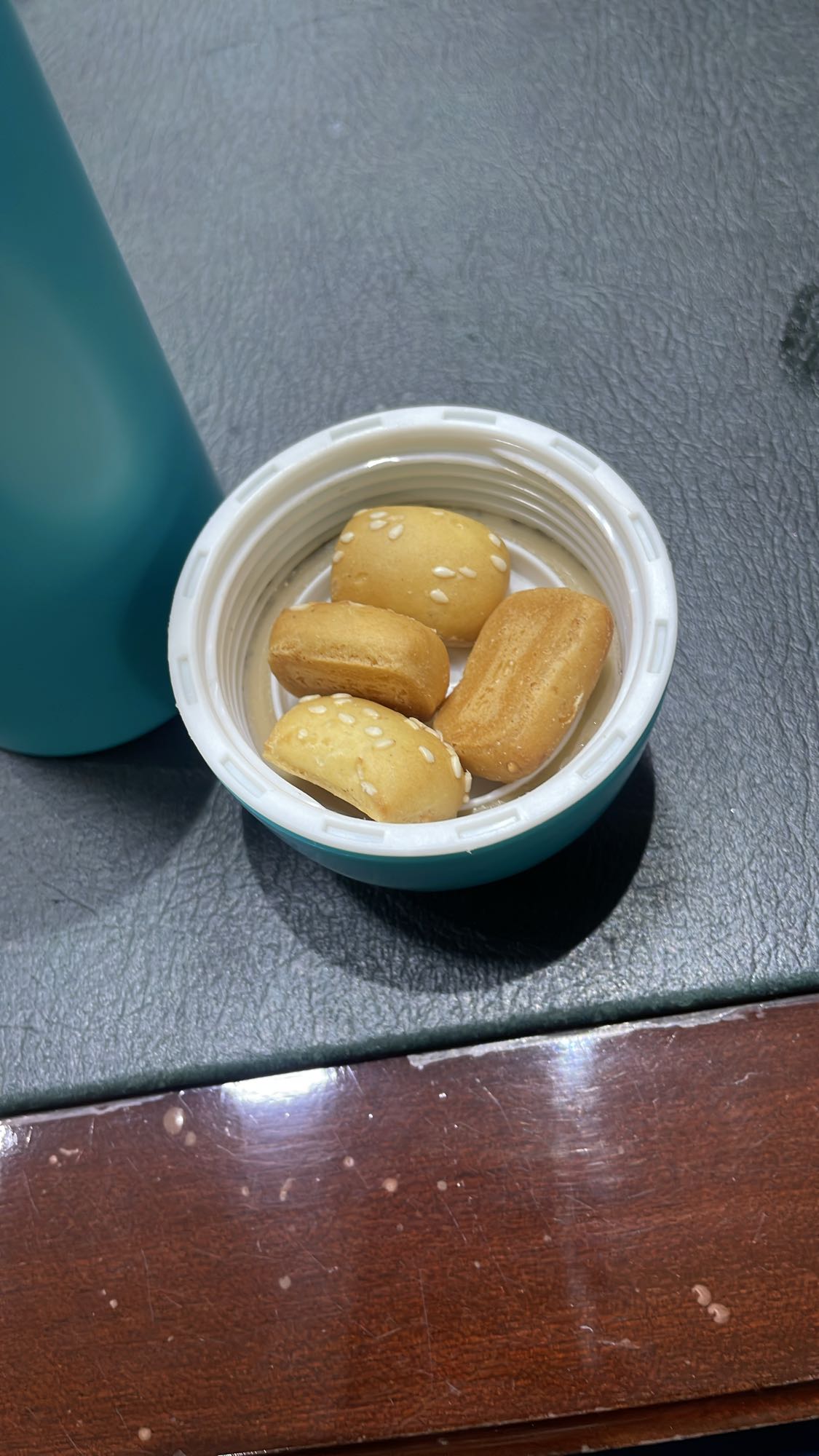 Mini sesame biscuits