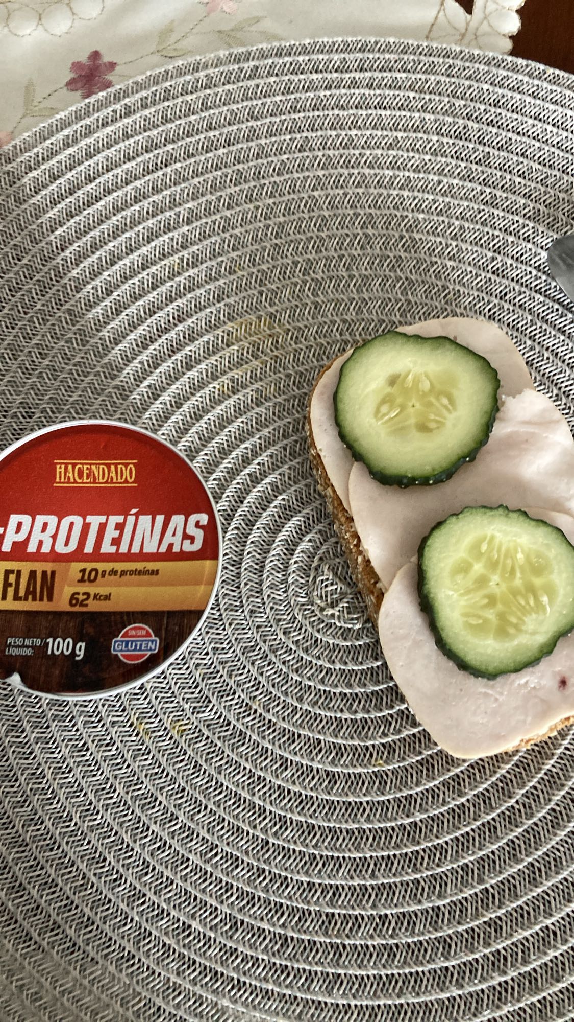 Proteinflan och smörgås