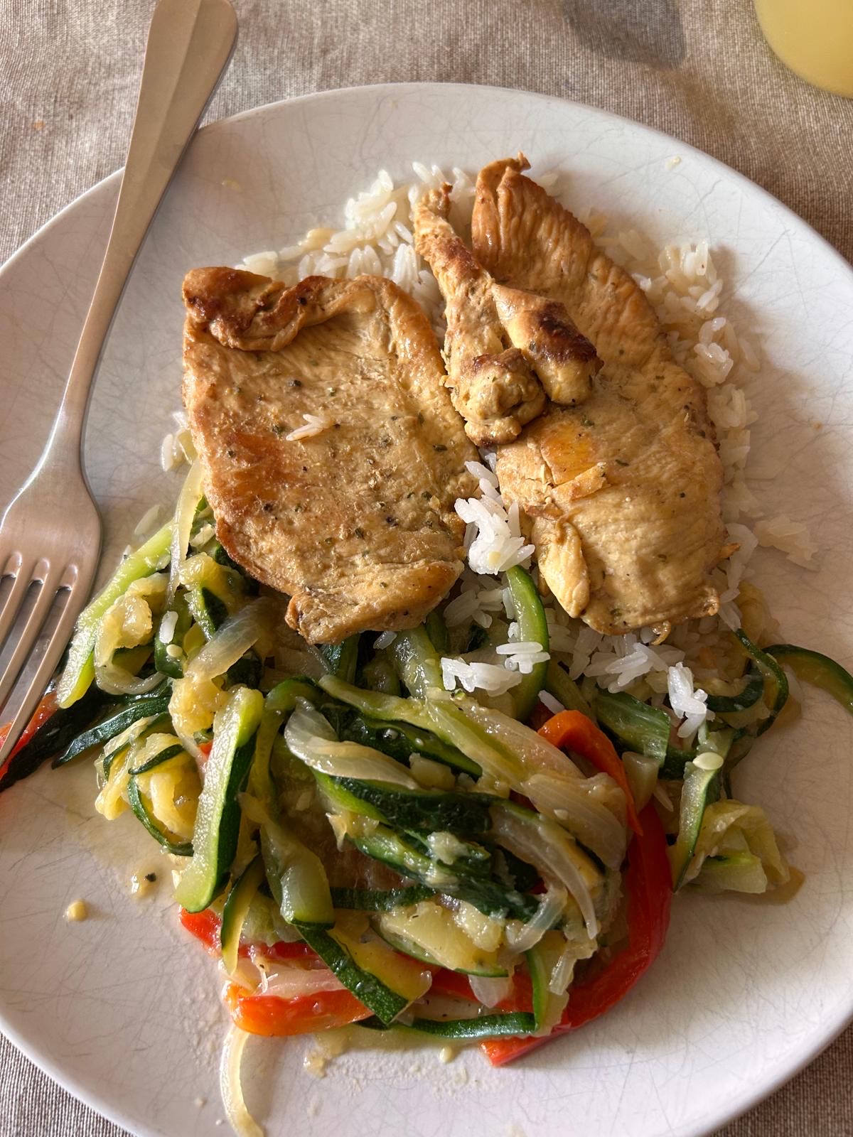 Pollo con arroz y verduras