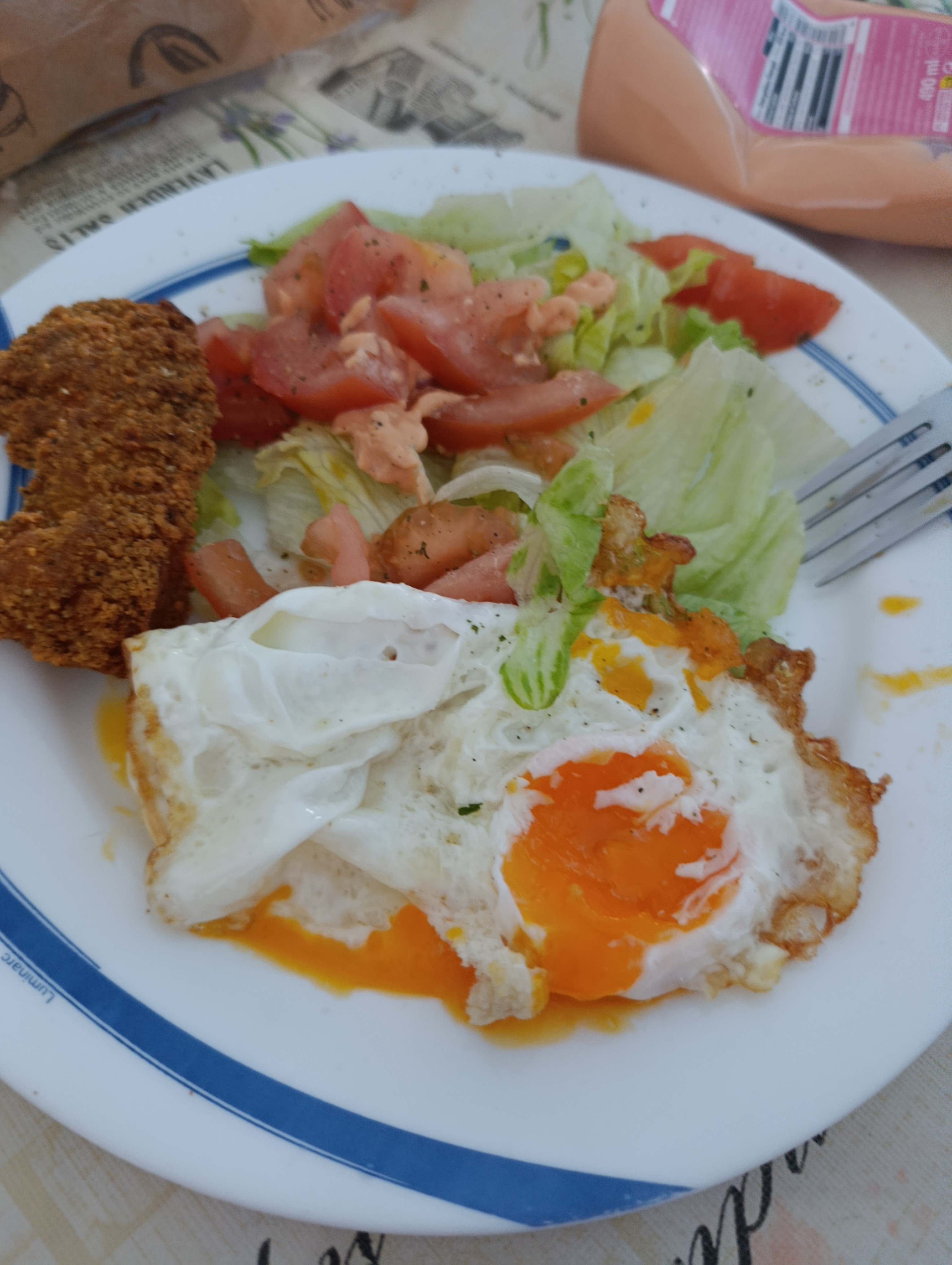 Ensalada con huevo y pollo