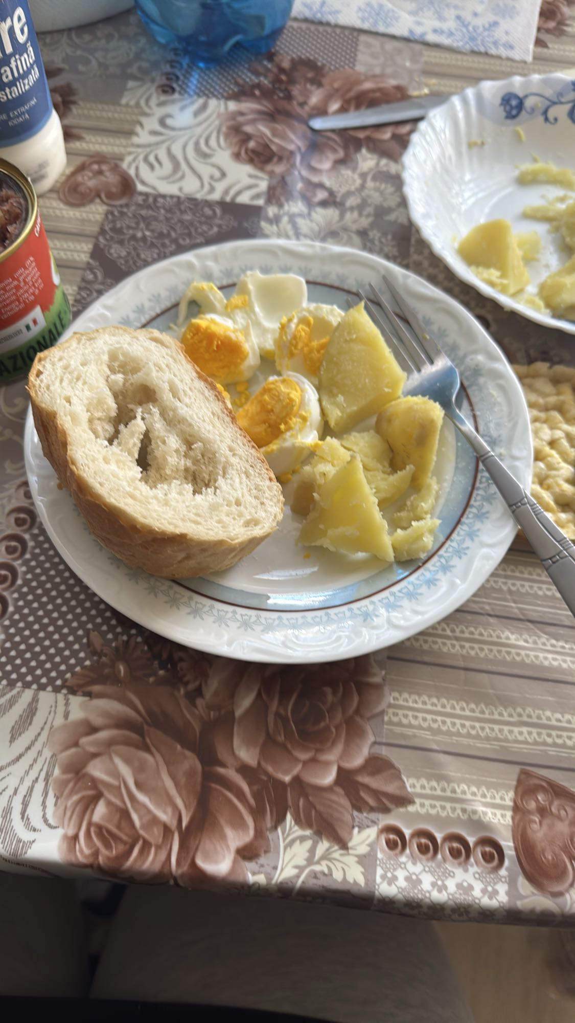 Cartofi, ou fiert, pâine