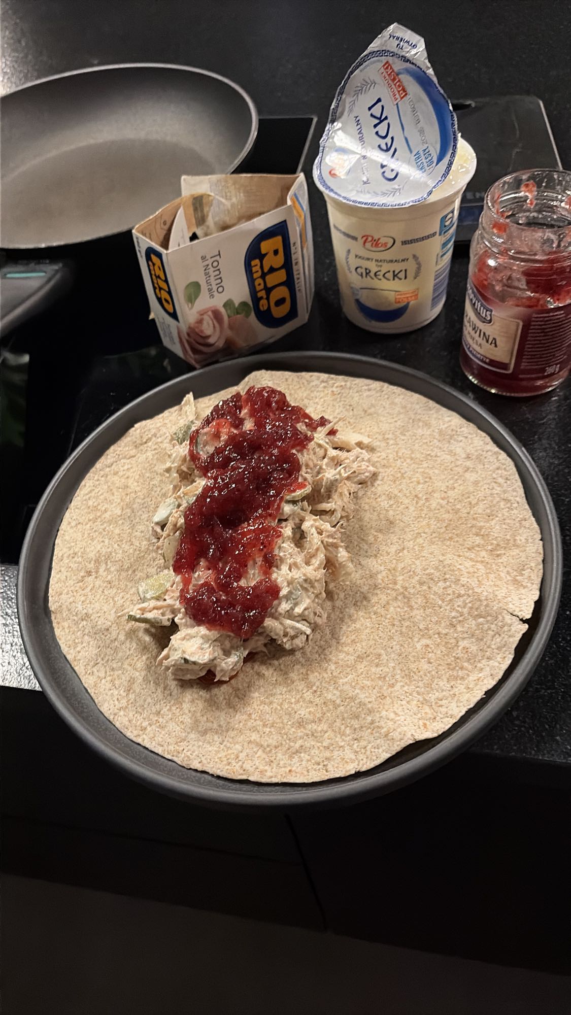 Tortilla z tuńczykiem i dżemem