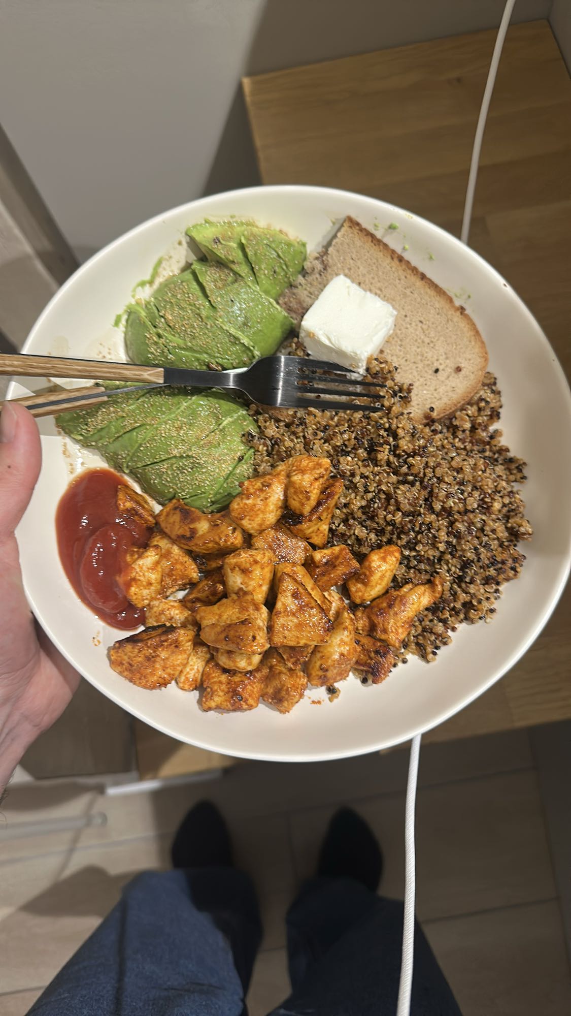 Assiette poulet quinoa avocat