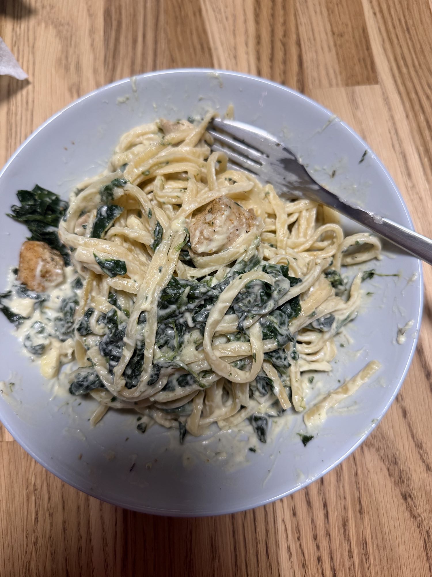 makaron z kurczakiem i szpinakiem