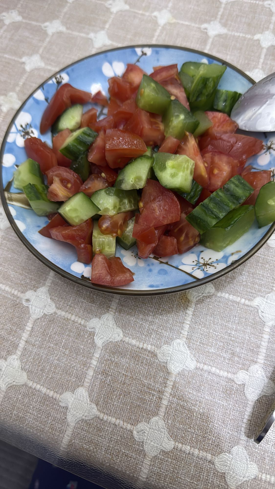 салат из огурцов и помидоров