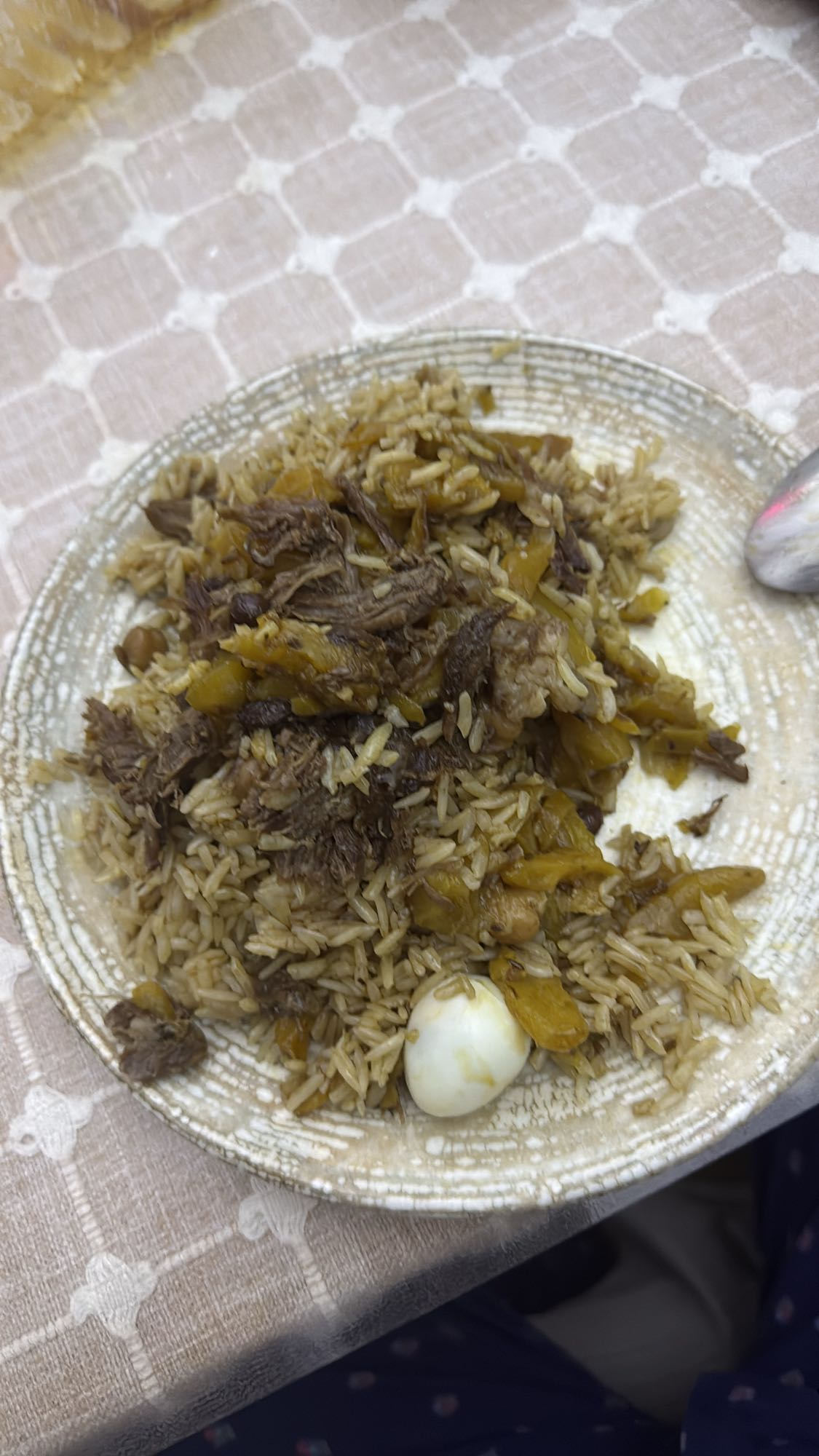 плов с говядиной и яйцом