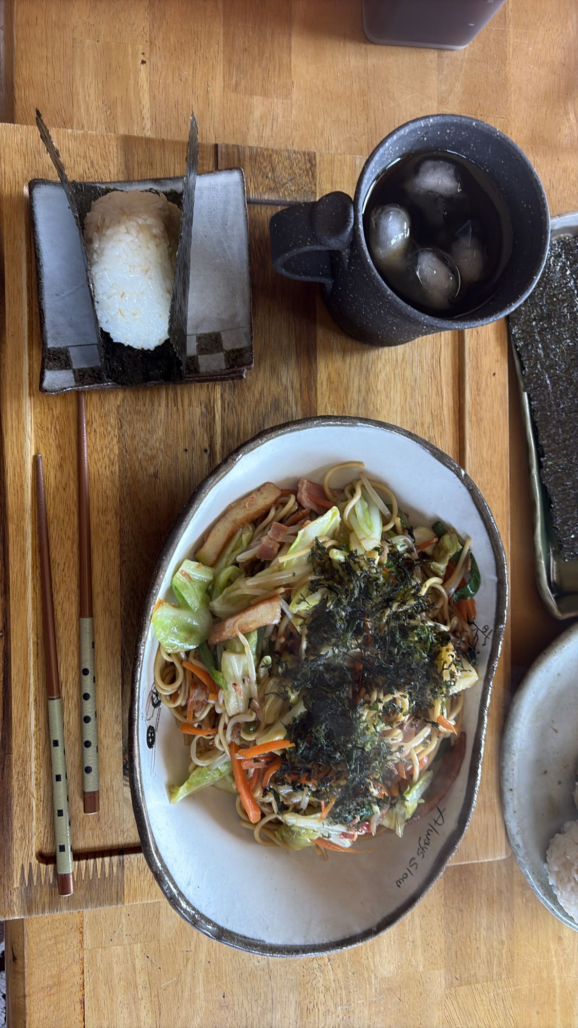 焼きそばとおにぎりセット