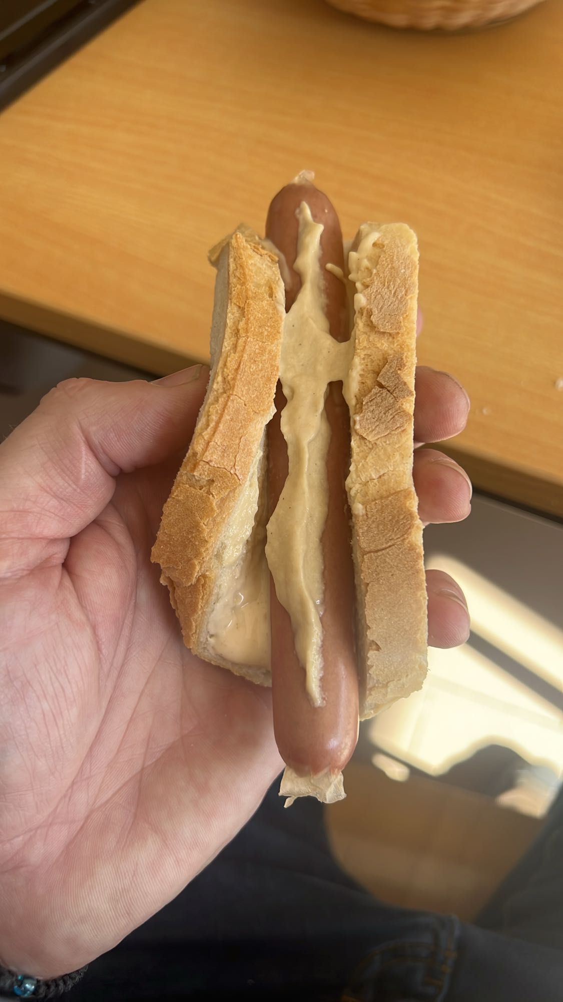 Hotdog simplu cu muștar