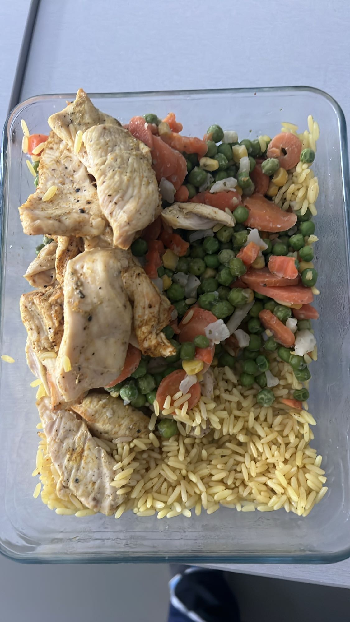 Kurczak z ryżem i warzywami