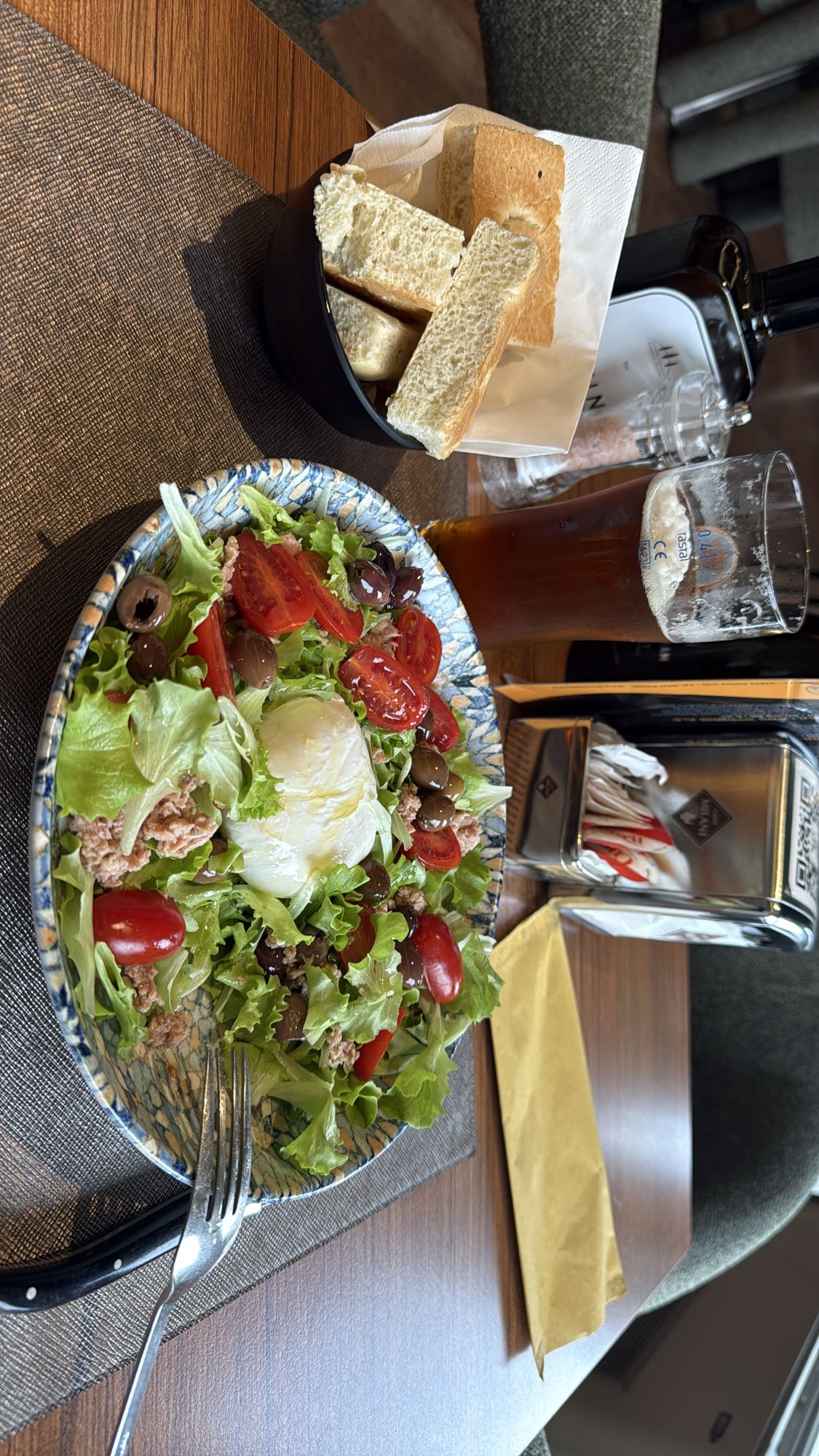 Ton Balıklı Salata ve Ekmek