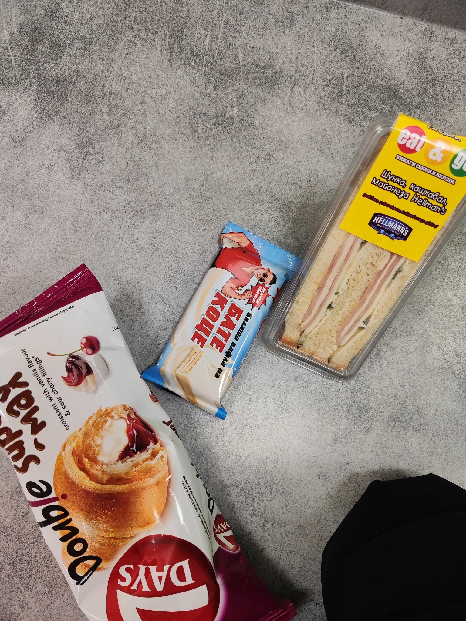 Sandwich, Croissant, Bar