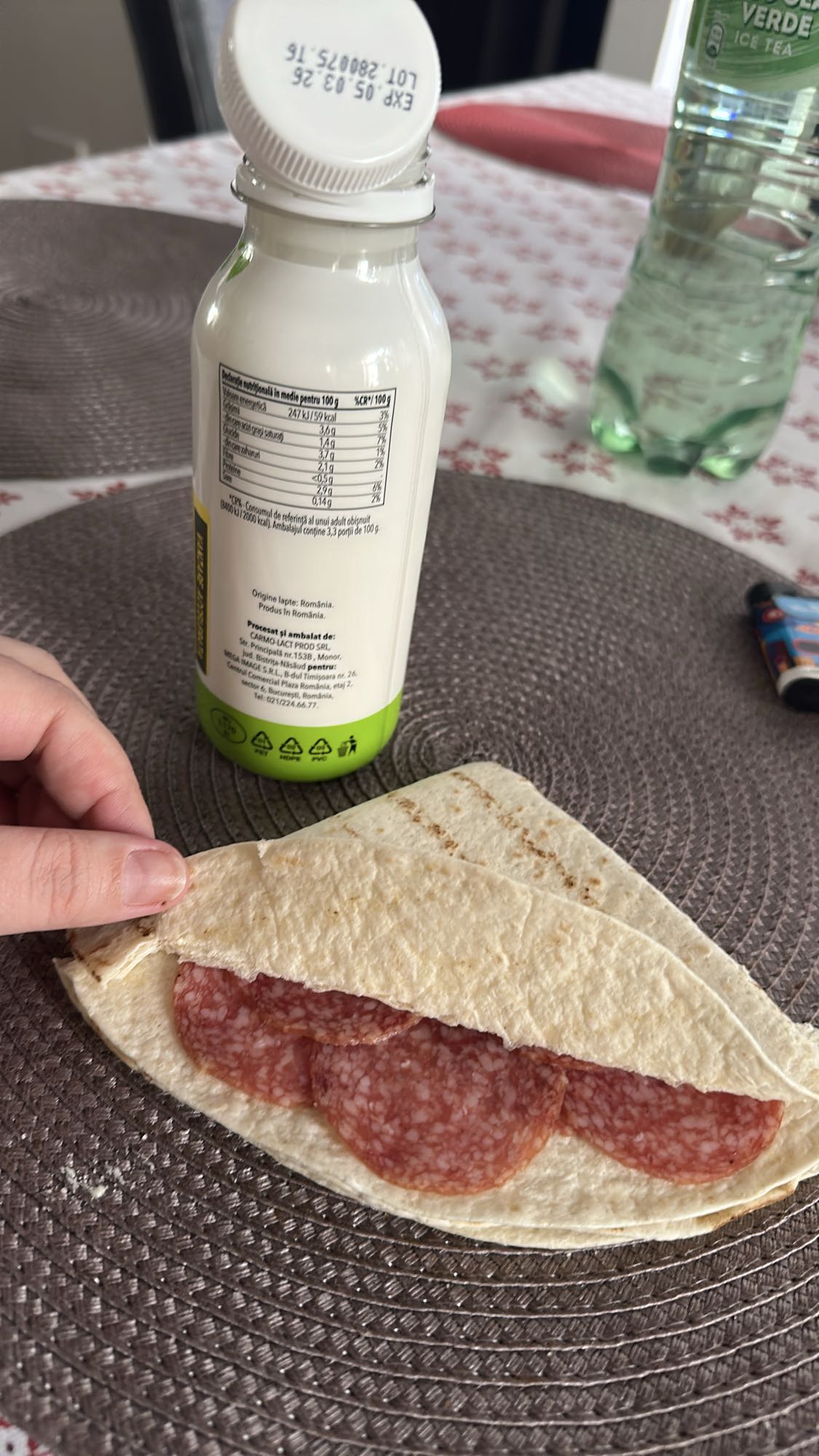 Wrap cu salam și iaurt