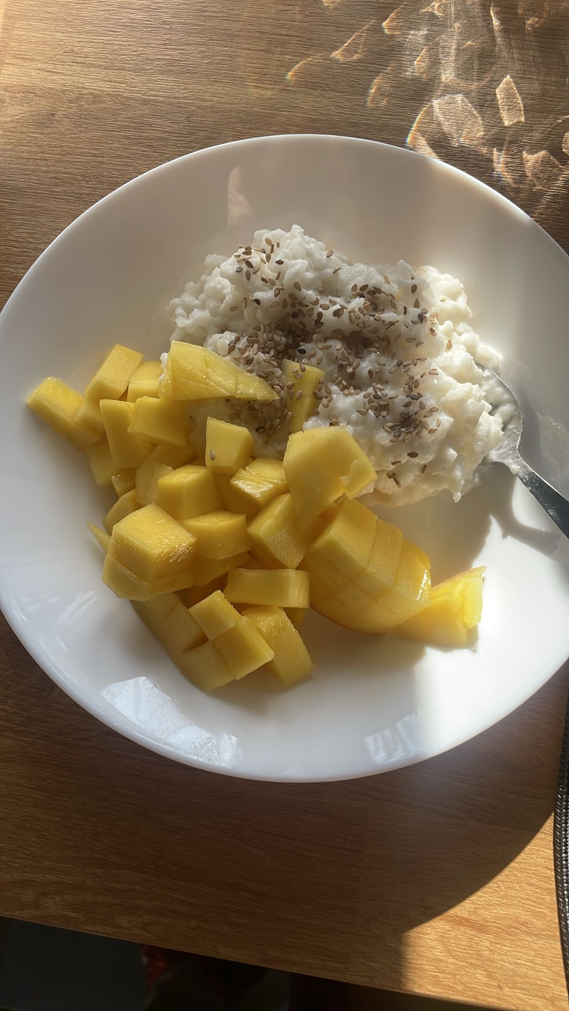 Ryż z mango i sezamem