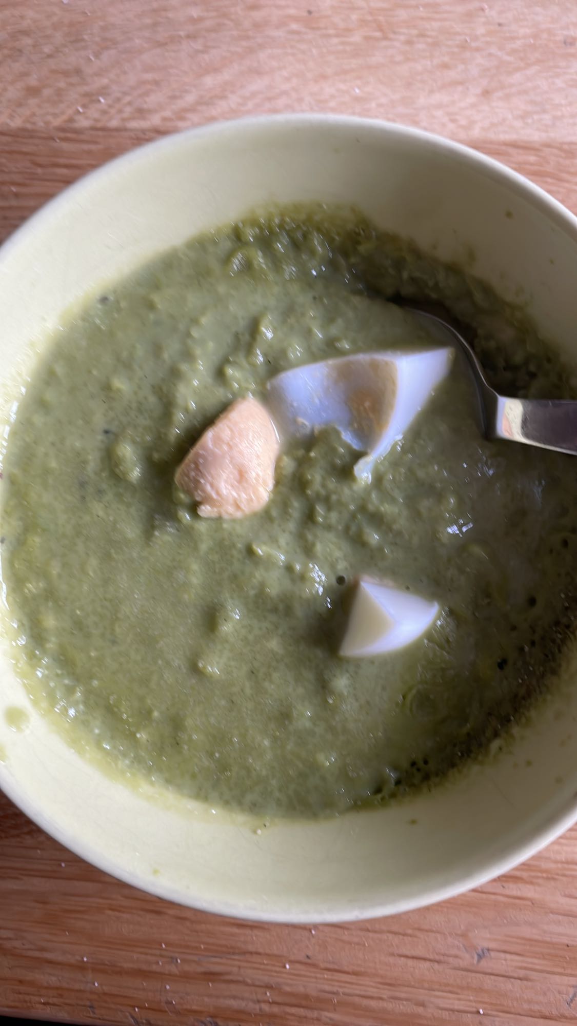 Broccolisoppa med ägg