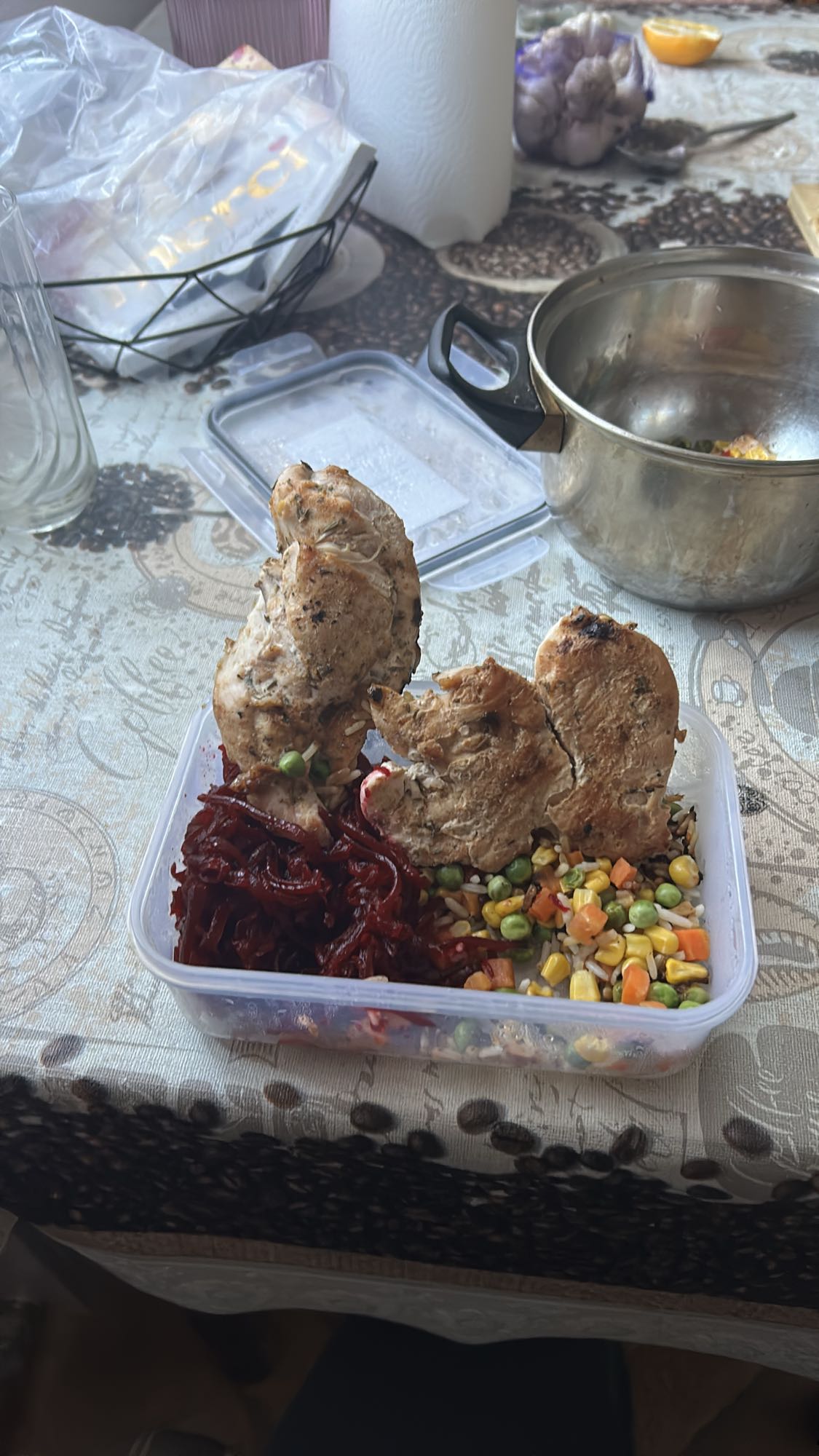 Piept de pui cu legume