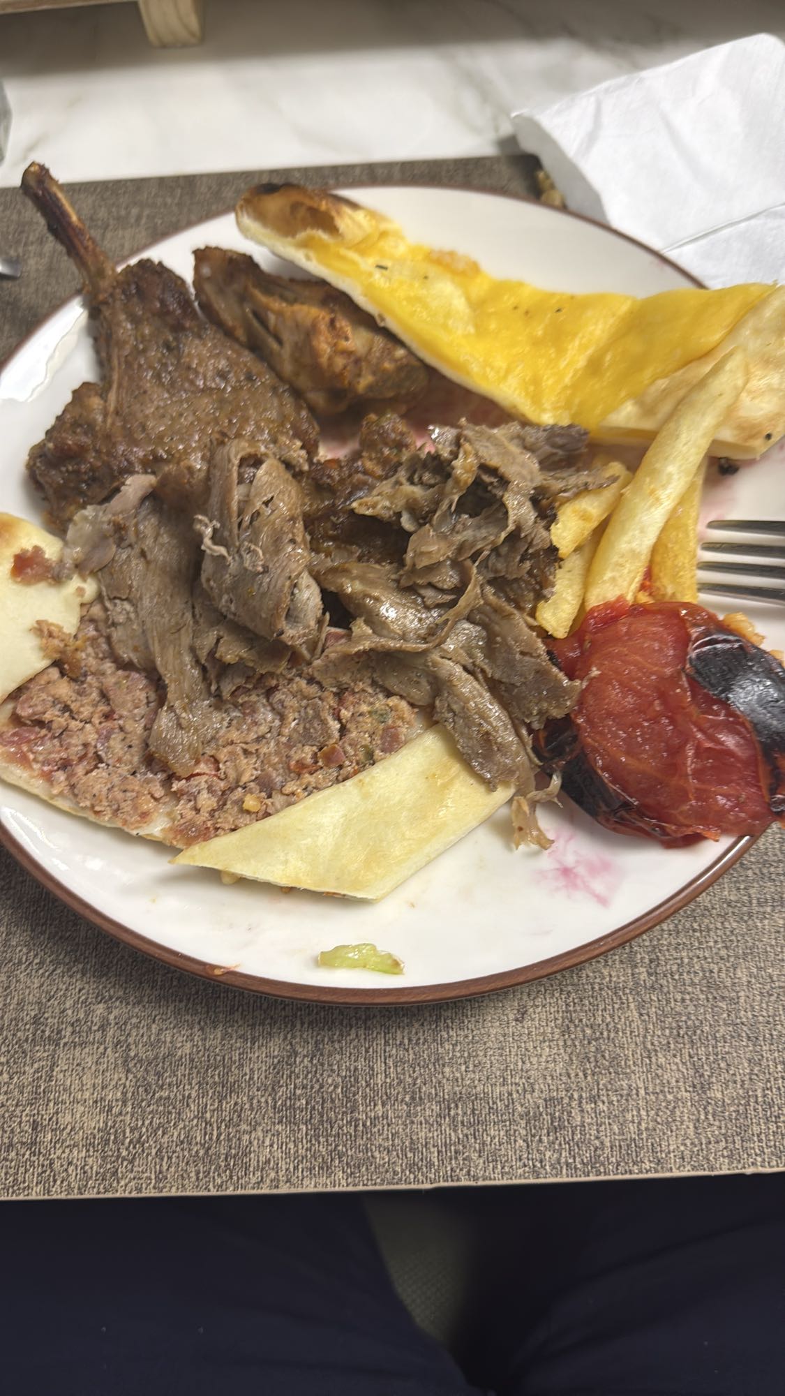 Мясное ассорти с лепешкой