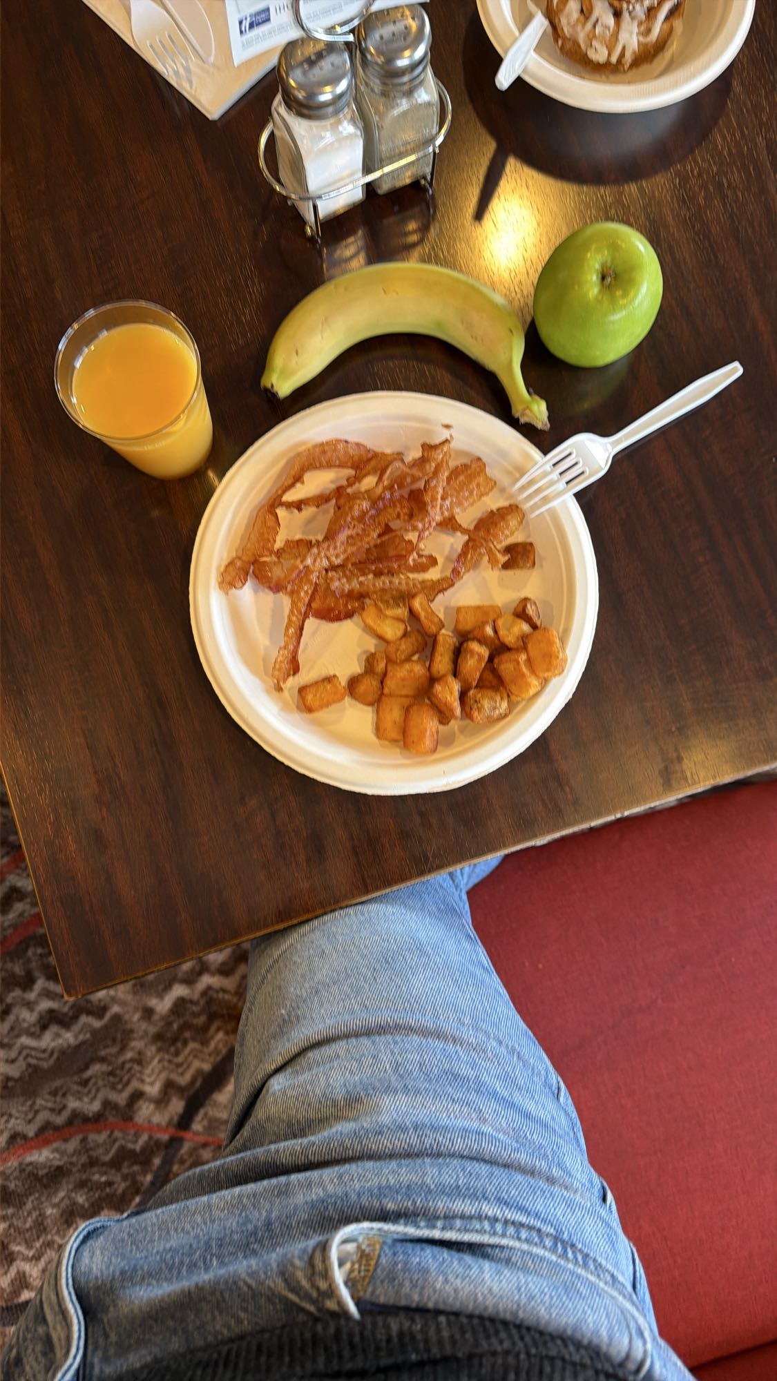Bacon, potatoes, fruit & juice