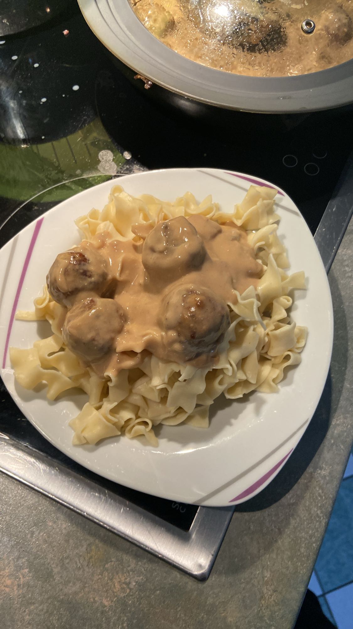 Nudeln mit Fleischbällchen