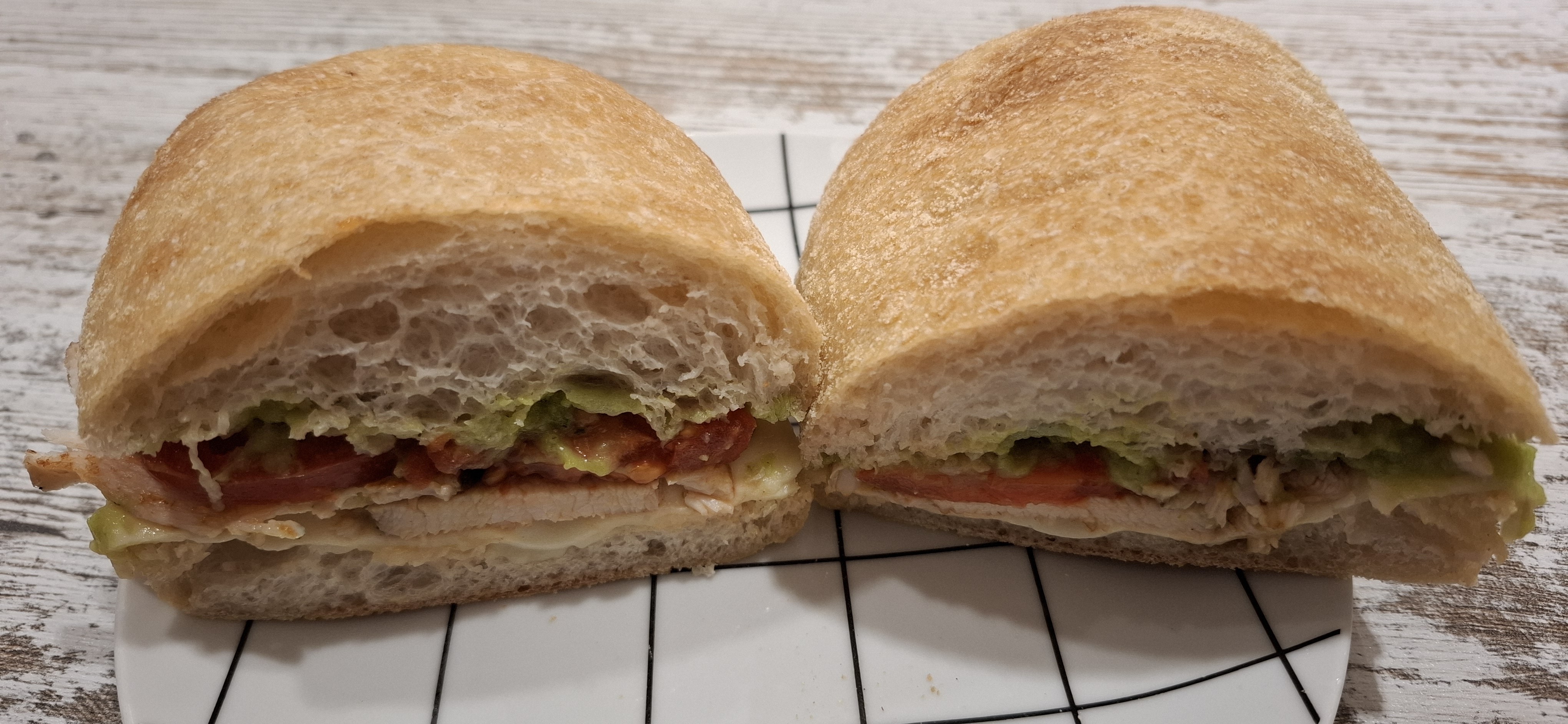 bocadillo de pollo y aguacate