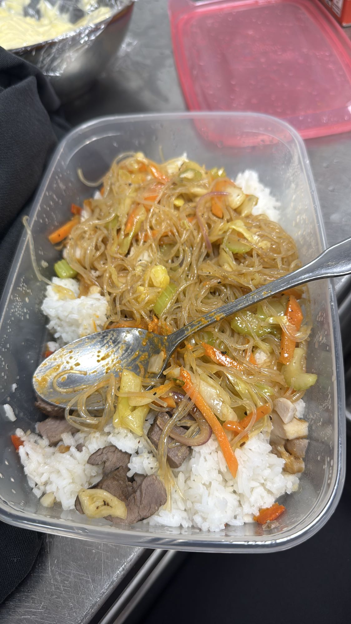 Nudlar med ris och nötkött