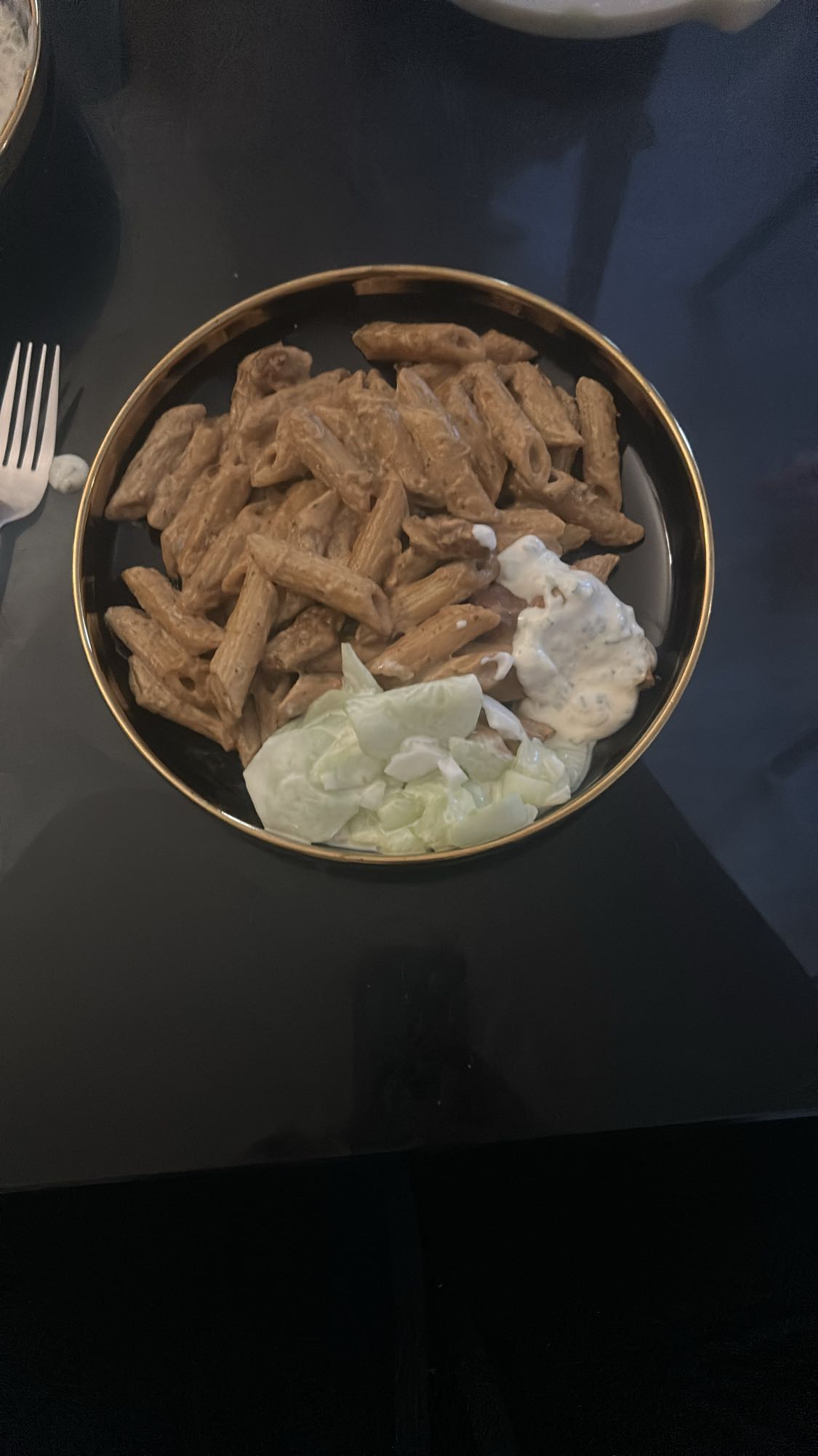Pasta met salade en saus