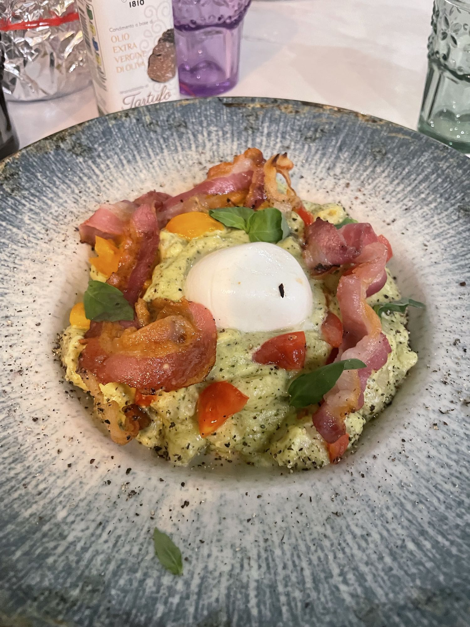 Jajko z boczkiem i warzywami