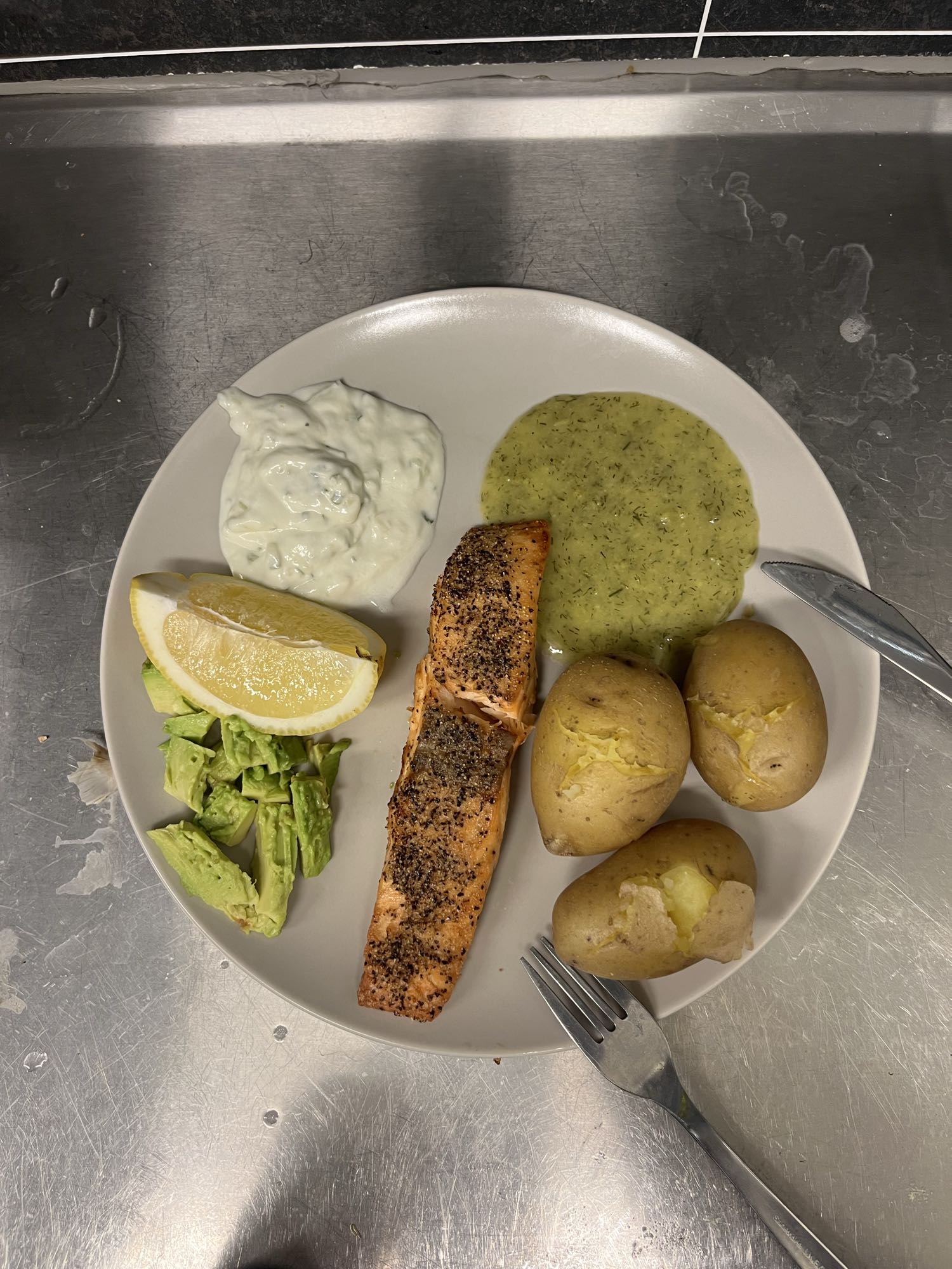 Lax med potatis och sås