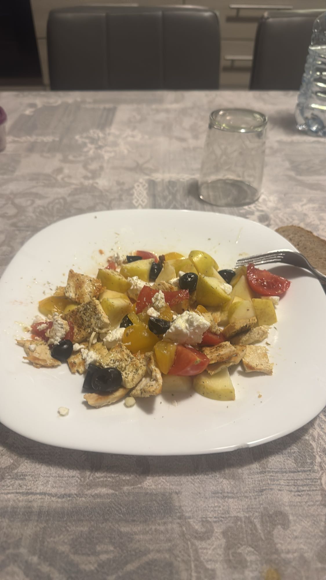Griechischer Salat mit Hähnchen