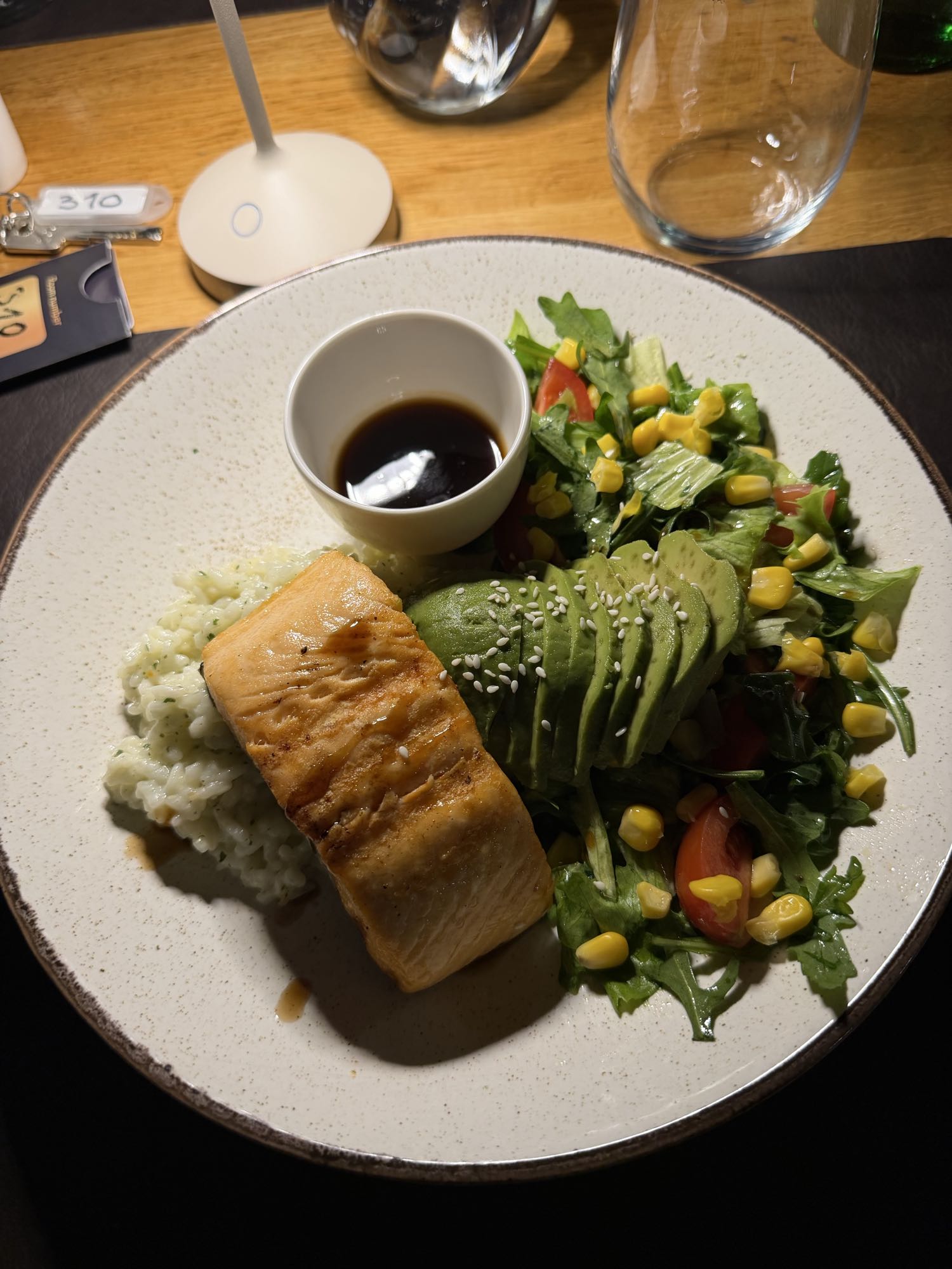 Somonlu Avokadolu Tabak