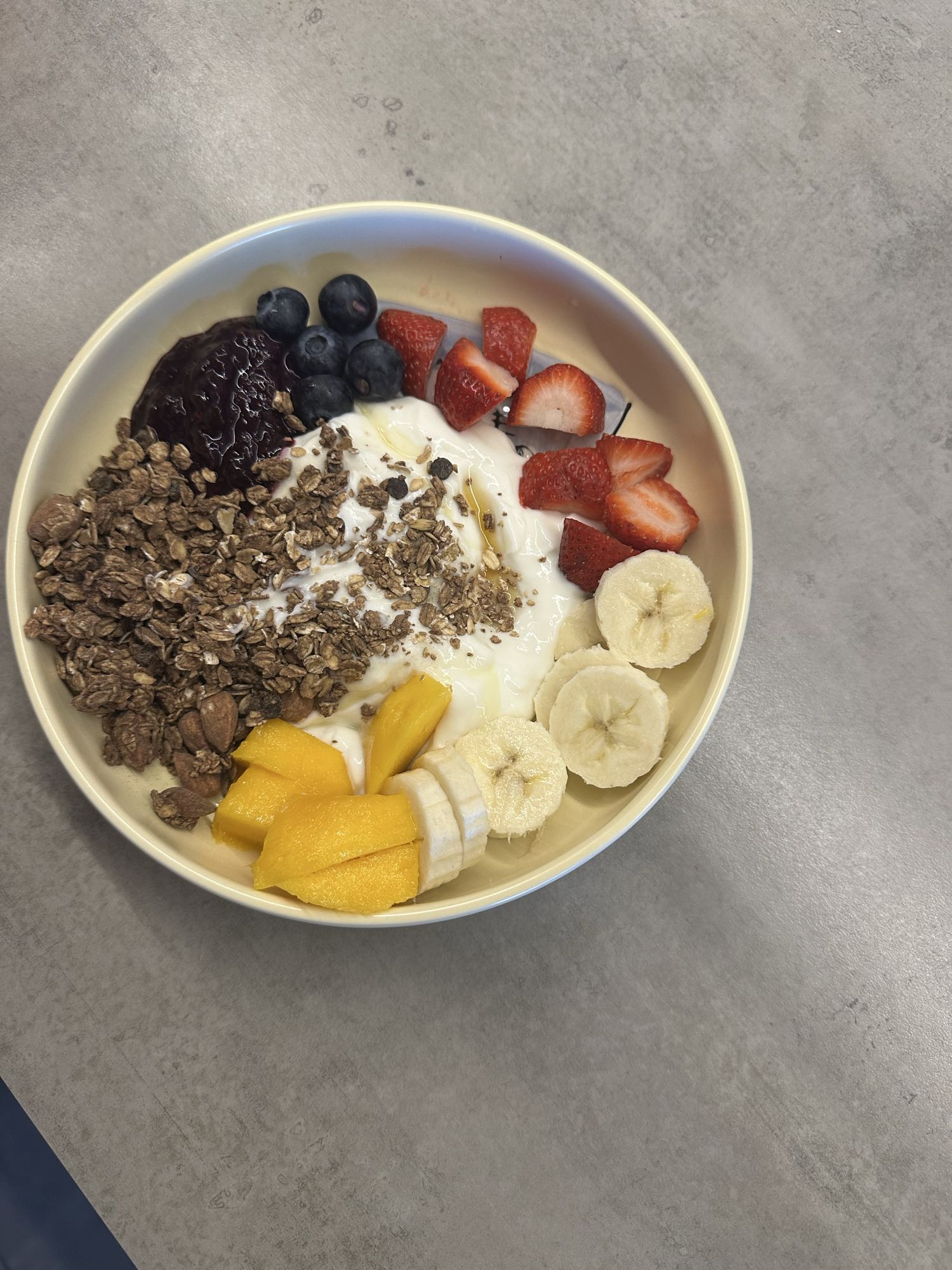Tazón de yogur con frutas