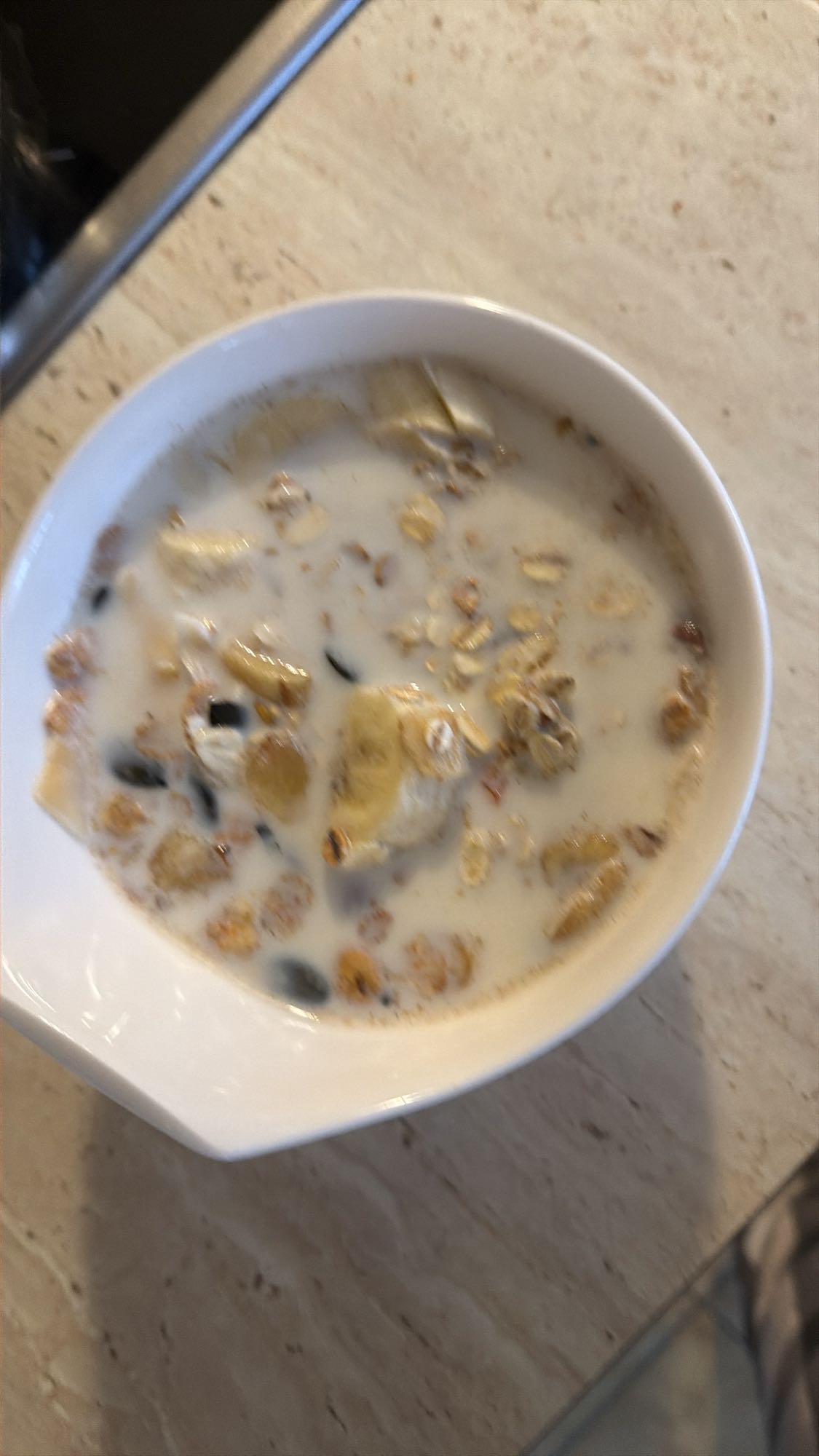 mleko z musli i bananem