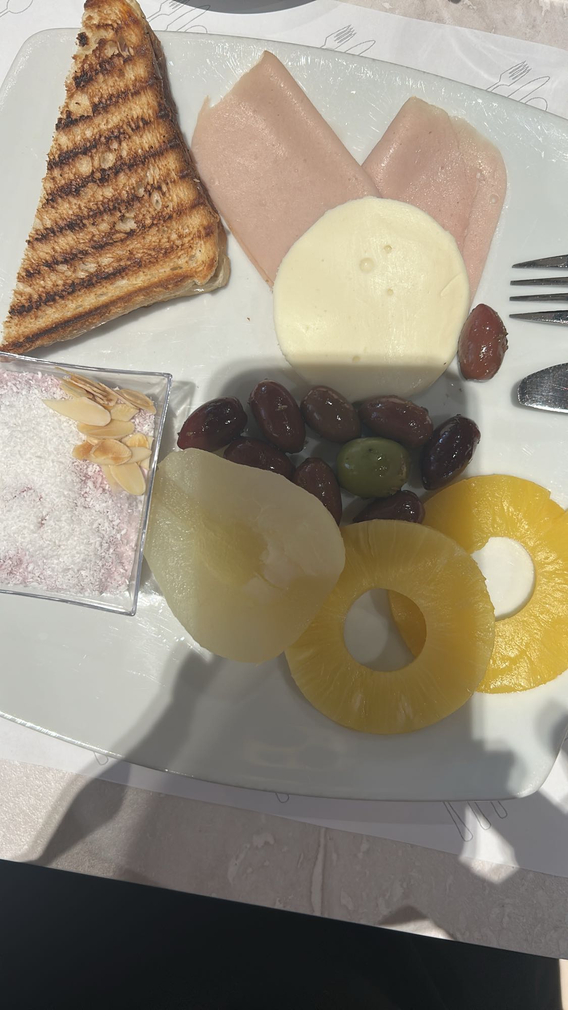 Mic dejun mixt cu fructe