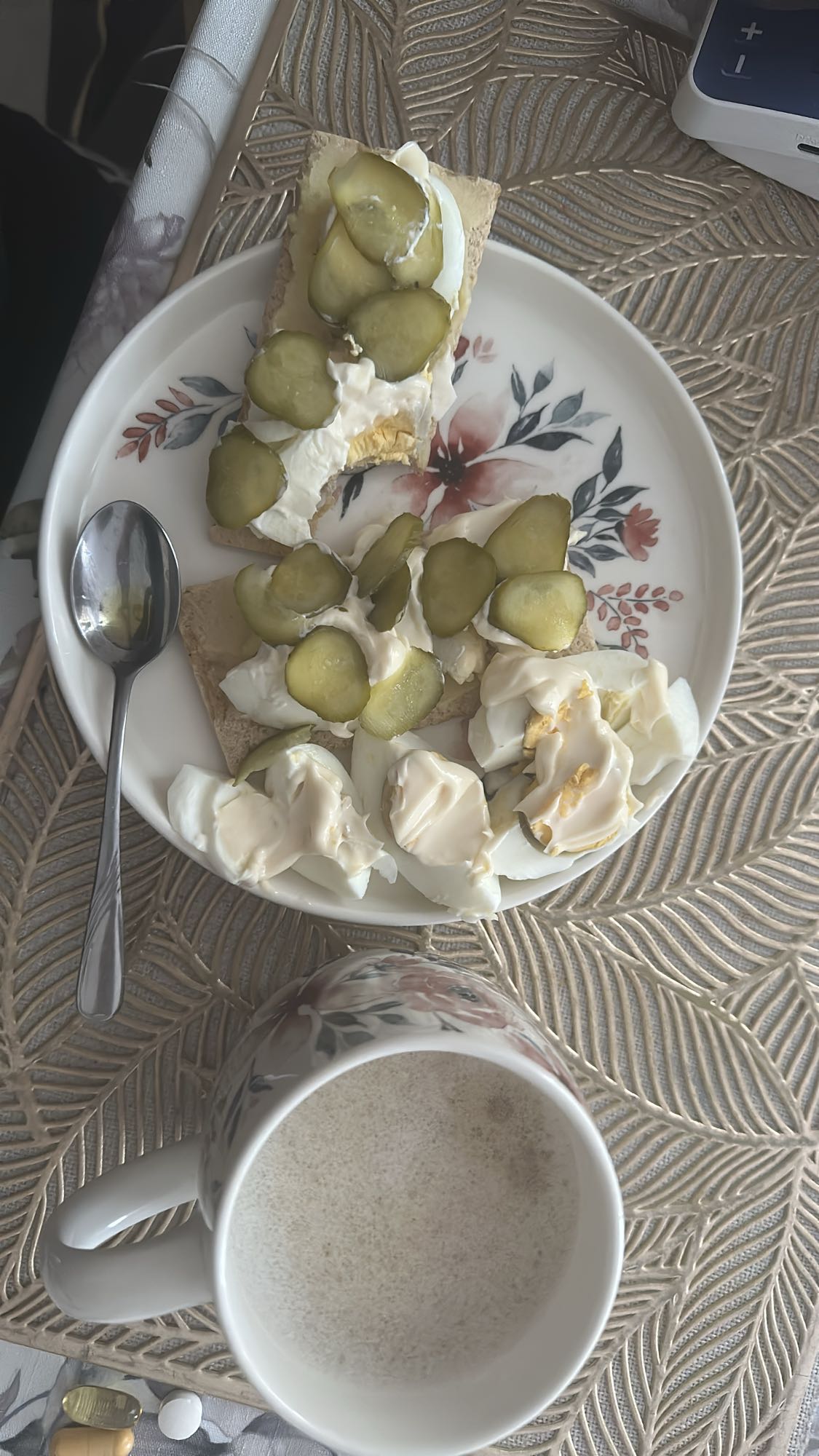 Jajka z majonezem i ogórkiem